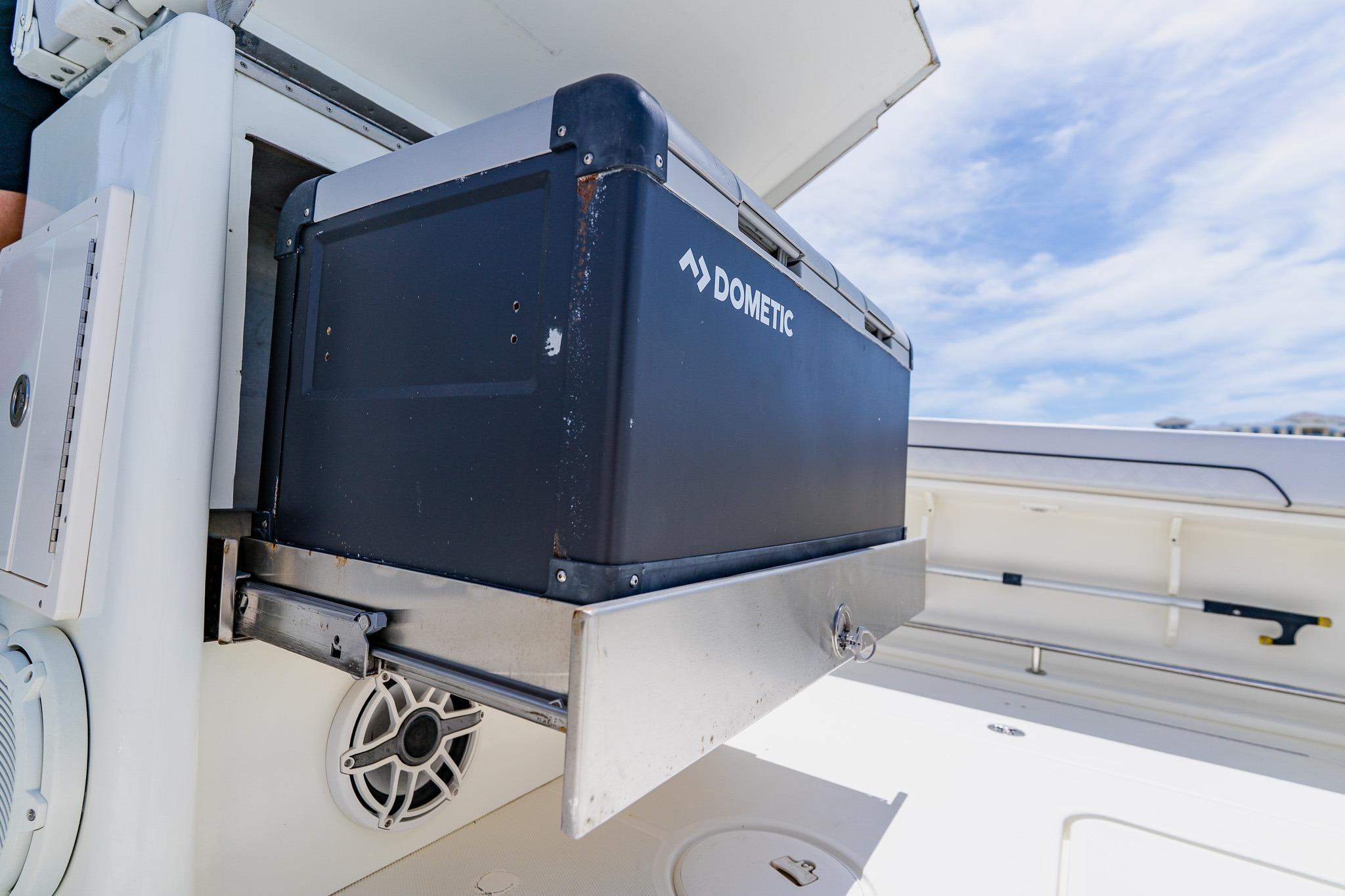 2008 Hydra-Sports Vector 3500 VX with Dometic cooler on deck.