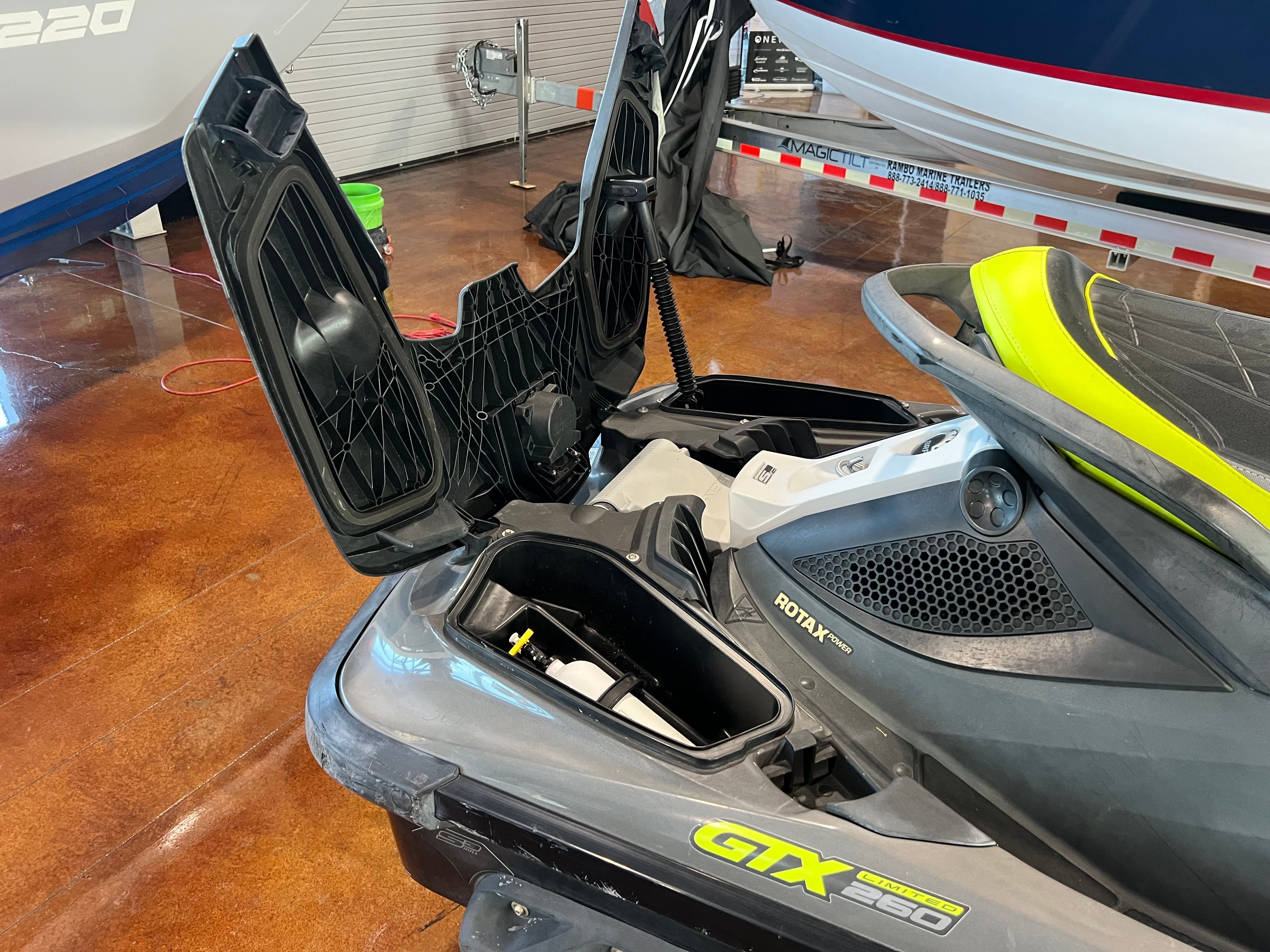 2015 SEA-DOO GTX LIMITED IS 260 - Image 9