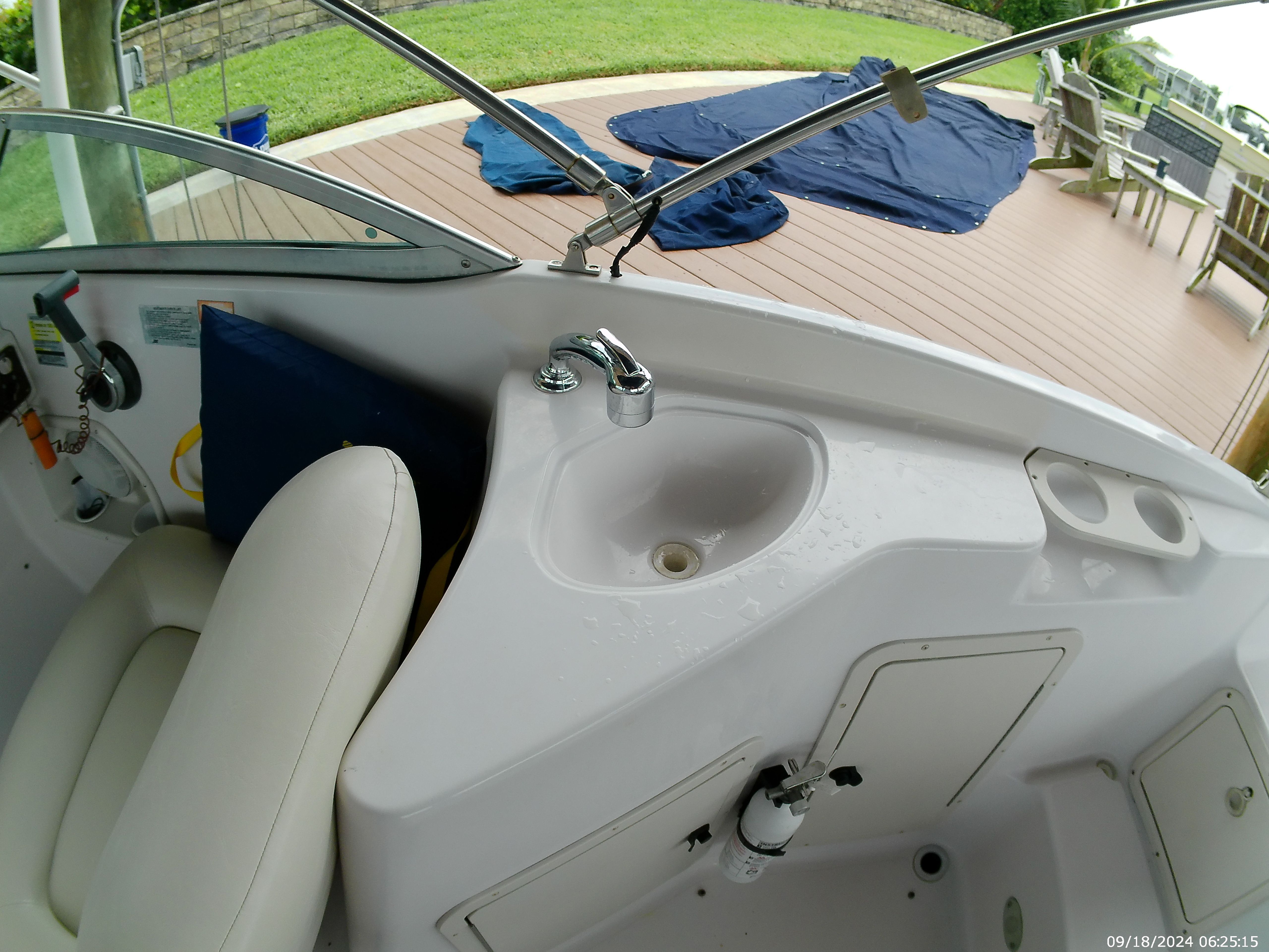 2000 Godfrey / Hurricane Sundeck 237 I/O - 19