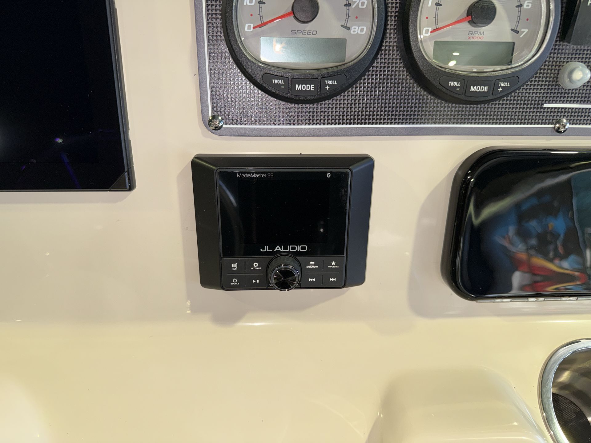 2026 Boston Whaler 210 Montauk - 18