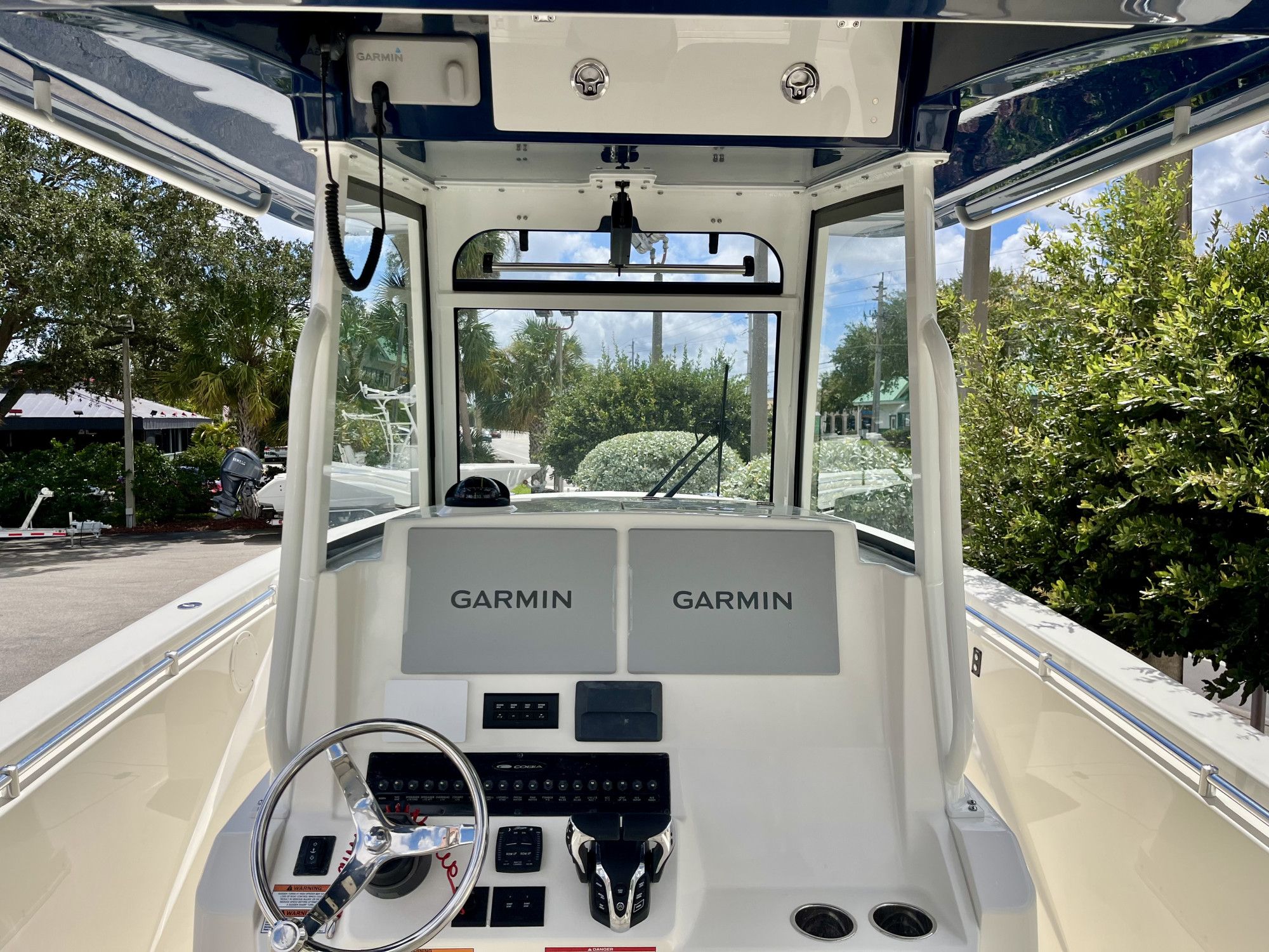 2025 Cobia 320 Center Console - 11