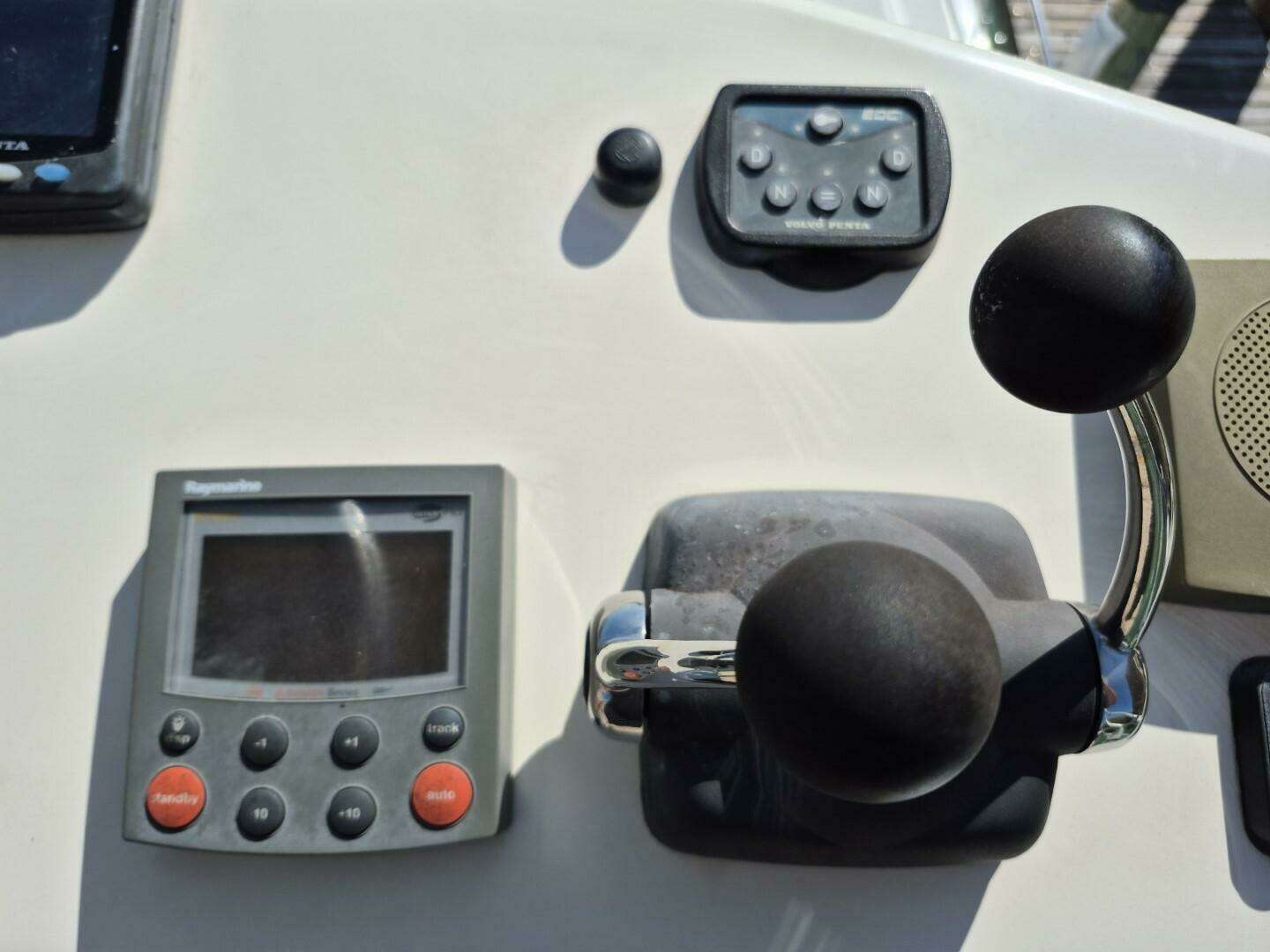 2004 Riviera 4000 Offshore - Image 21
