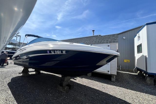 2012 Sea Ray 220 Sundeck