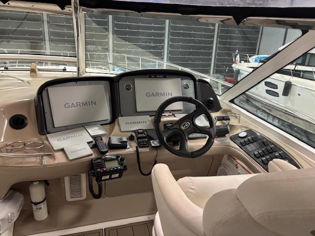 2008 Sea Ray 52 Sundancer helm with Garmin navigation systems and luxurious seating.