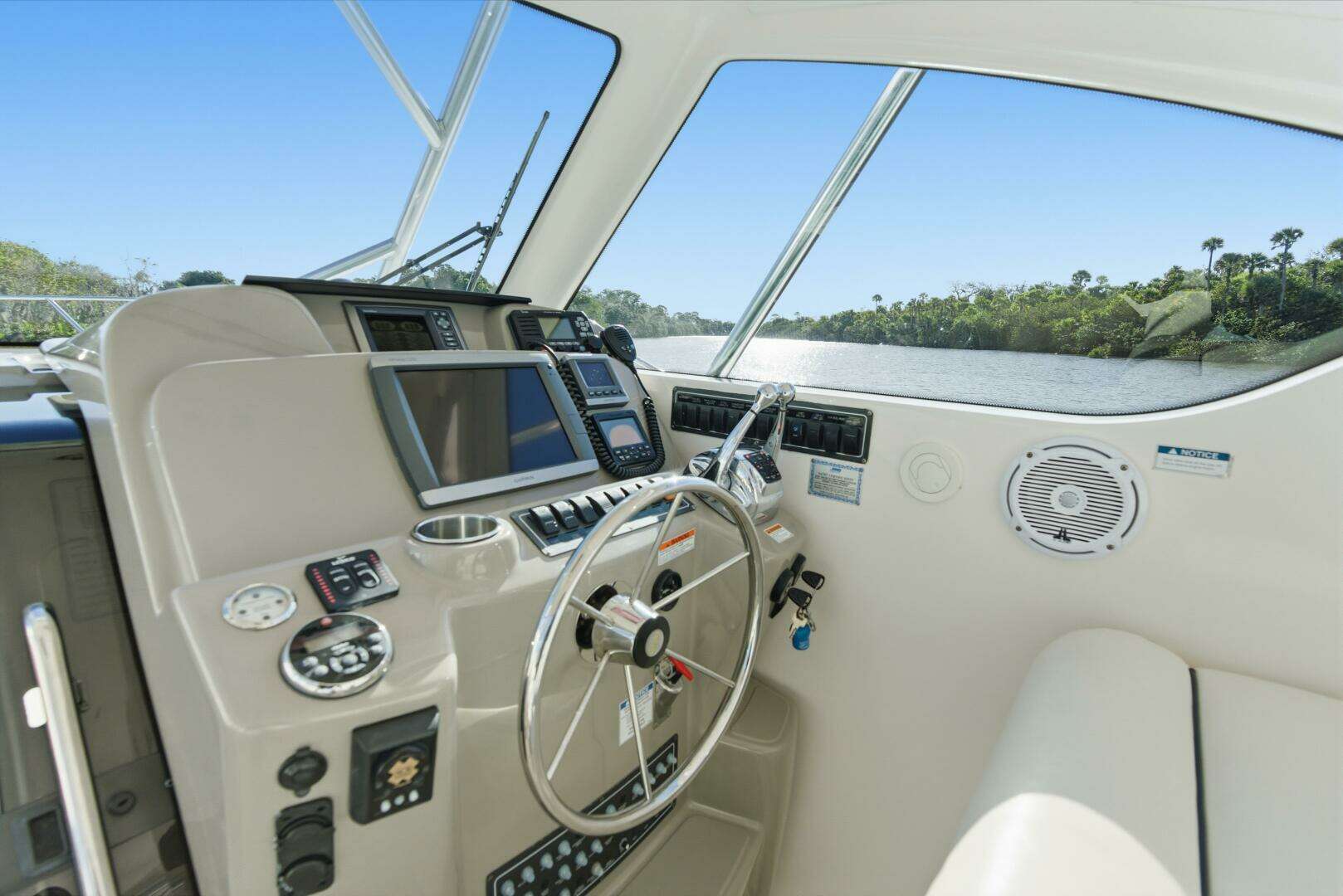 2011 Tiara Yachts 3100 Open - Image 23