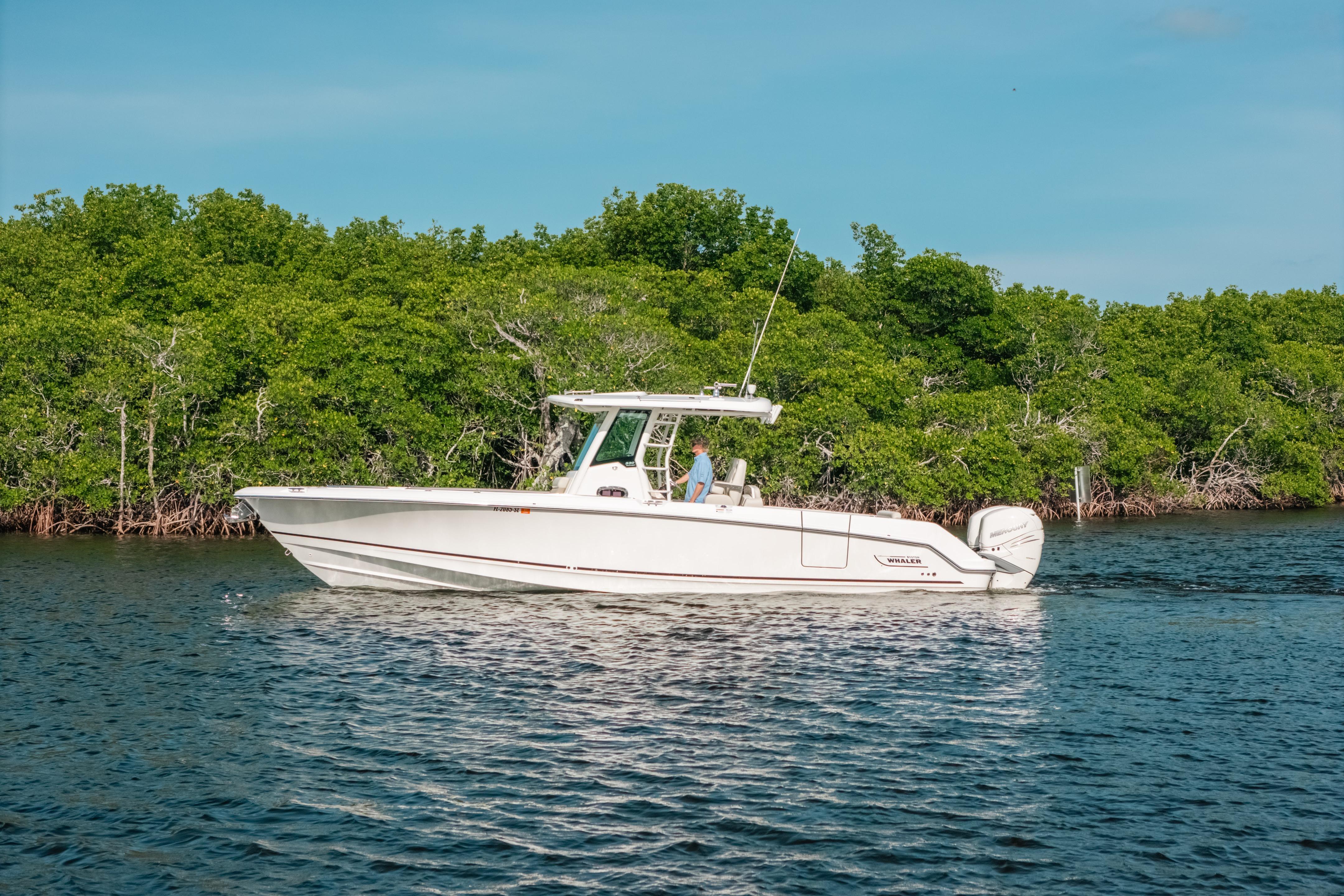 2019 Boston Whaler 330 Outrage