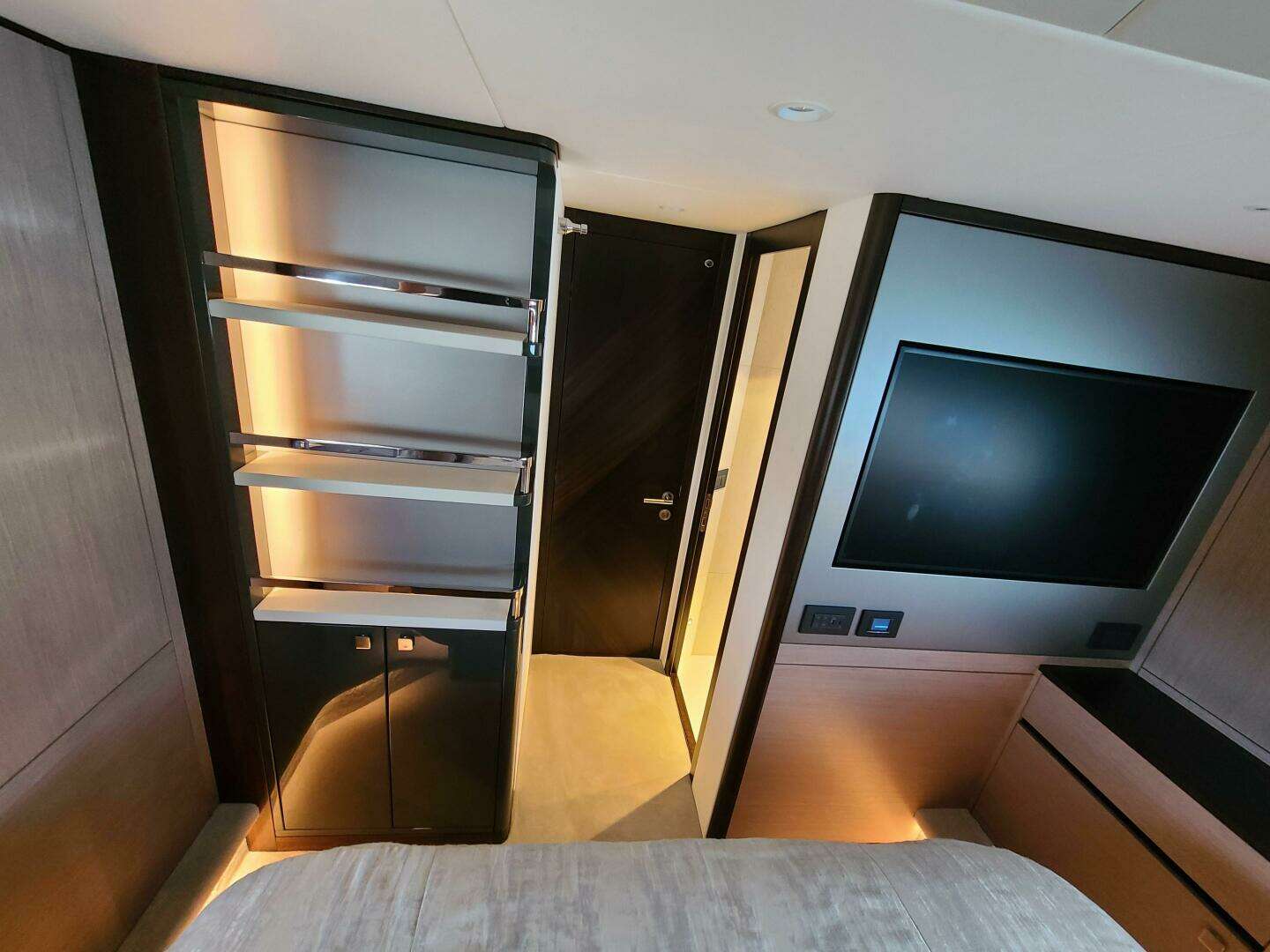 2023 Sunseeker 68 Manhattan - Image 32