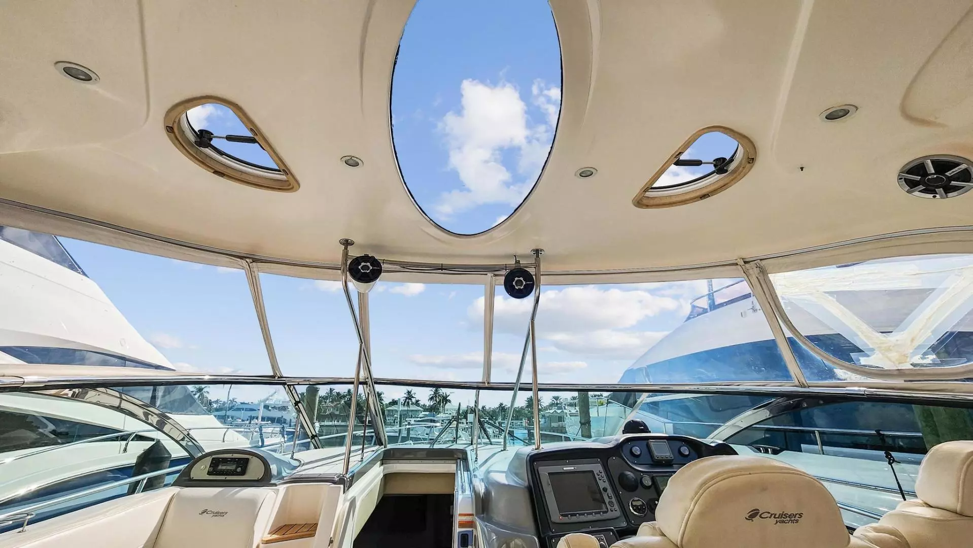 2007 Cruisers 520 Express - Image 11