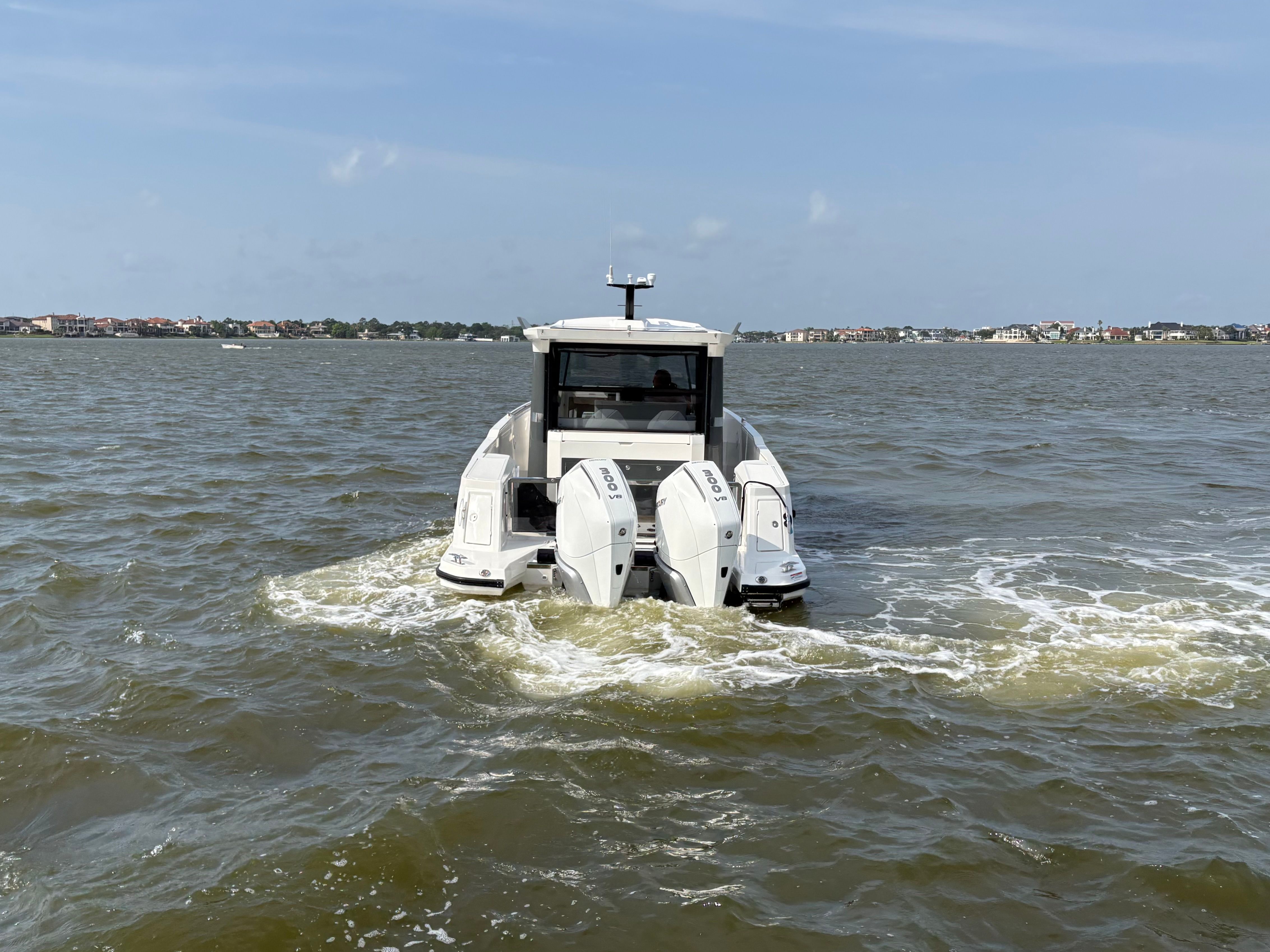 Saxdor 340 GTWA 2026 on water, rear view.