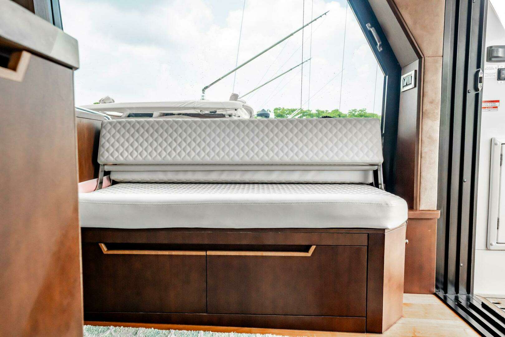 2017 Galeon 510 Skybridge - Image 16