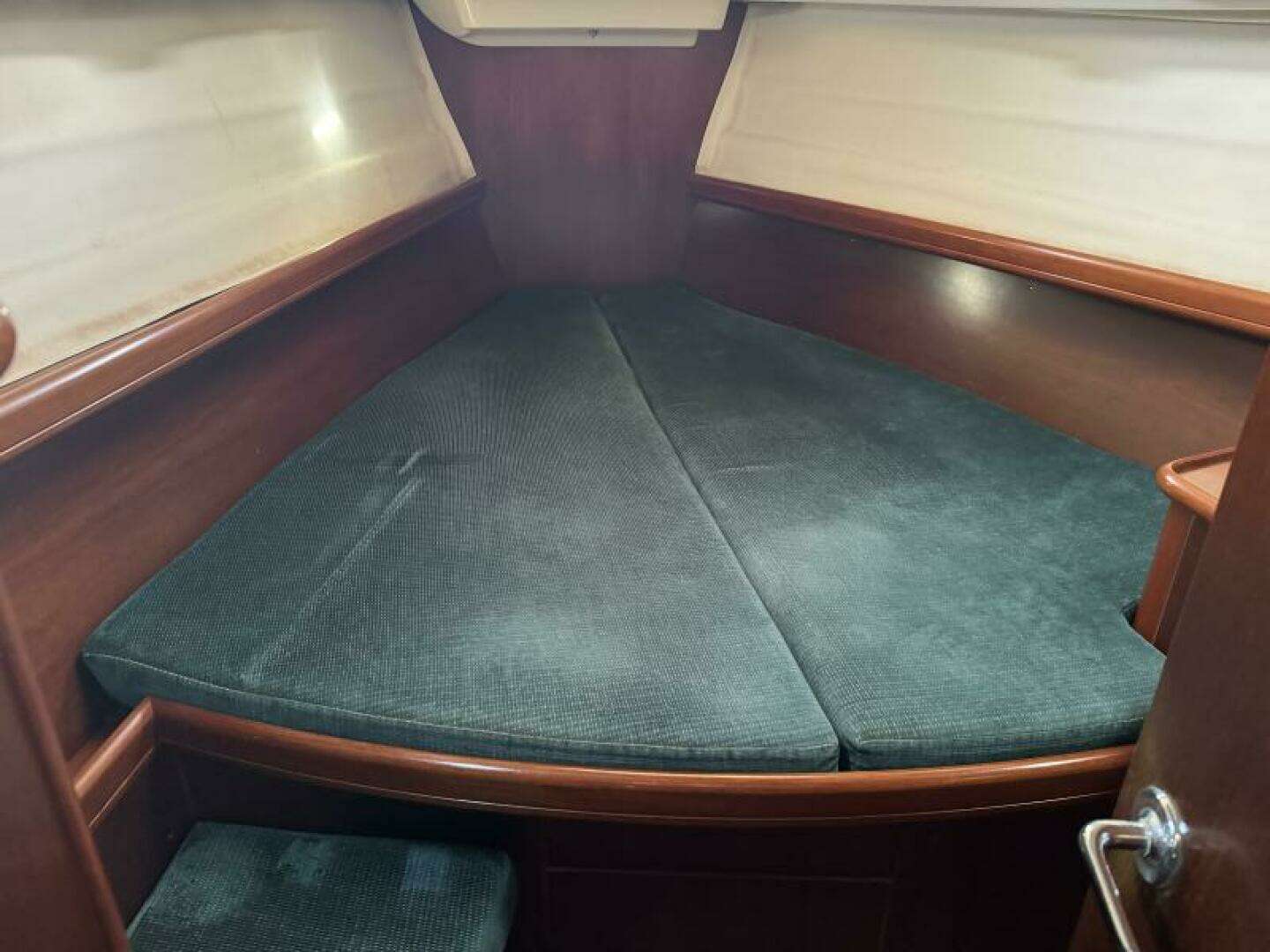 1999 Beneteau 381 - Image 35