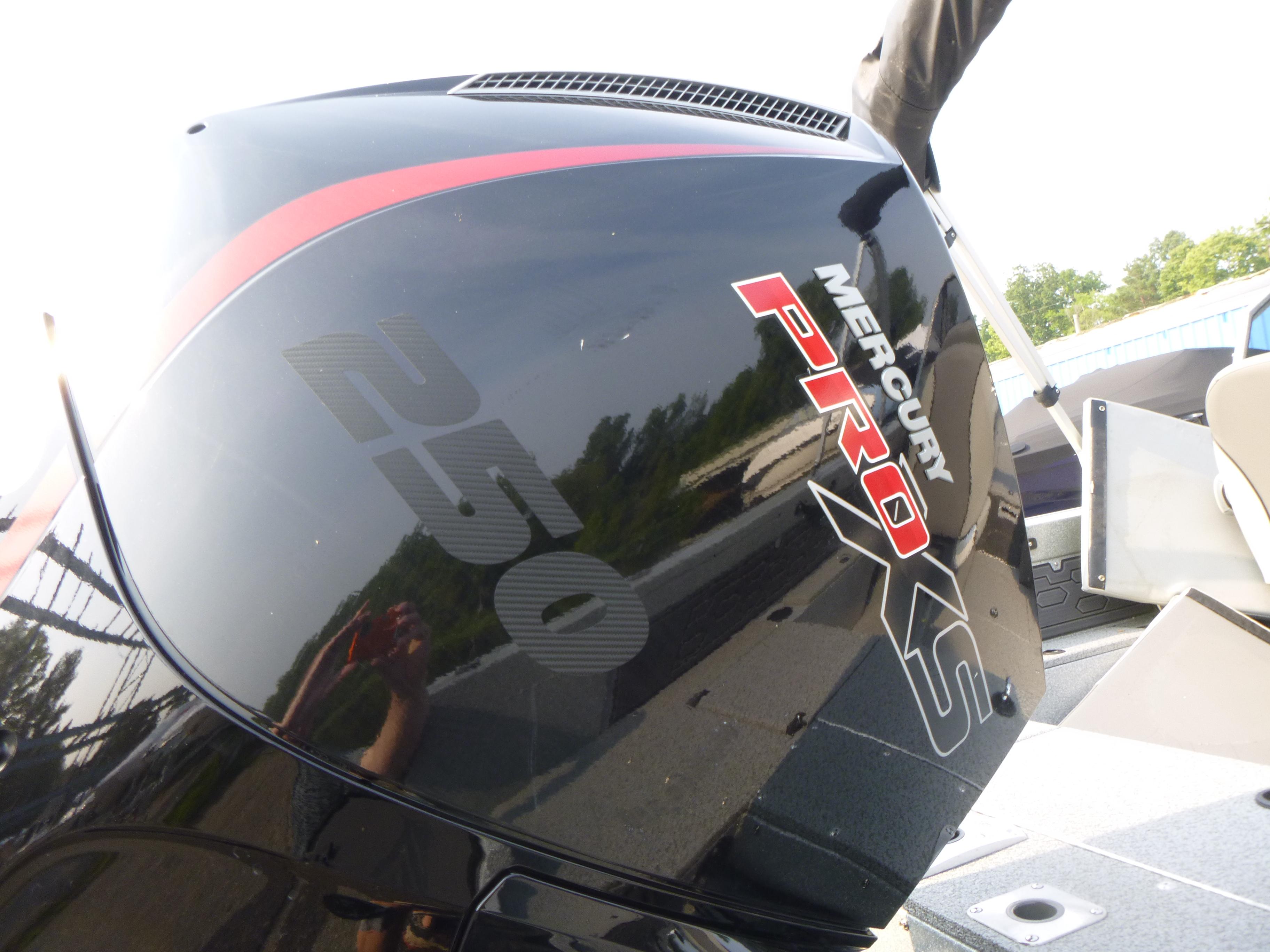 Mercury Pro XS 250 engine on 2025 KingFisher 2125 Arrow Sport boat.