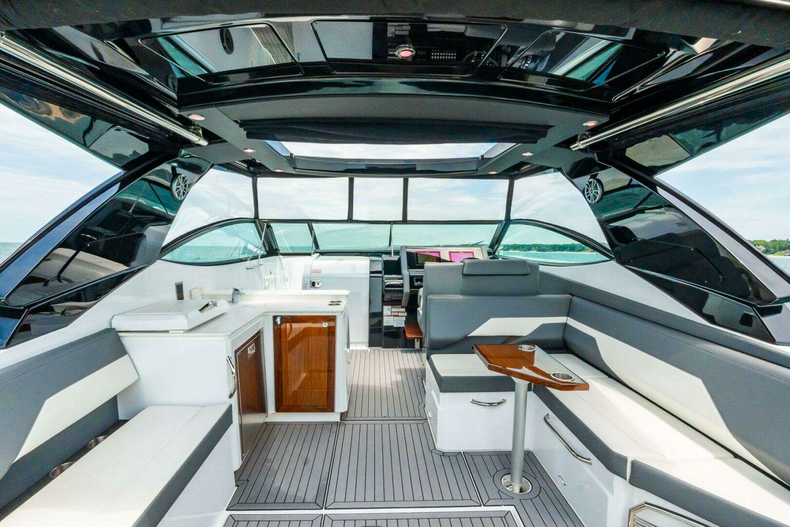 2021 Cruisers Yachts — - Image 18