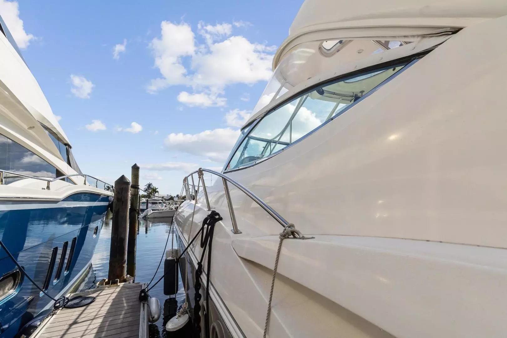 2007 Cruisers 520 Express - Image 4