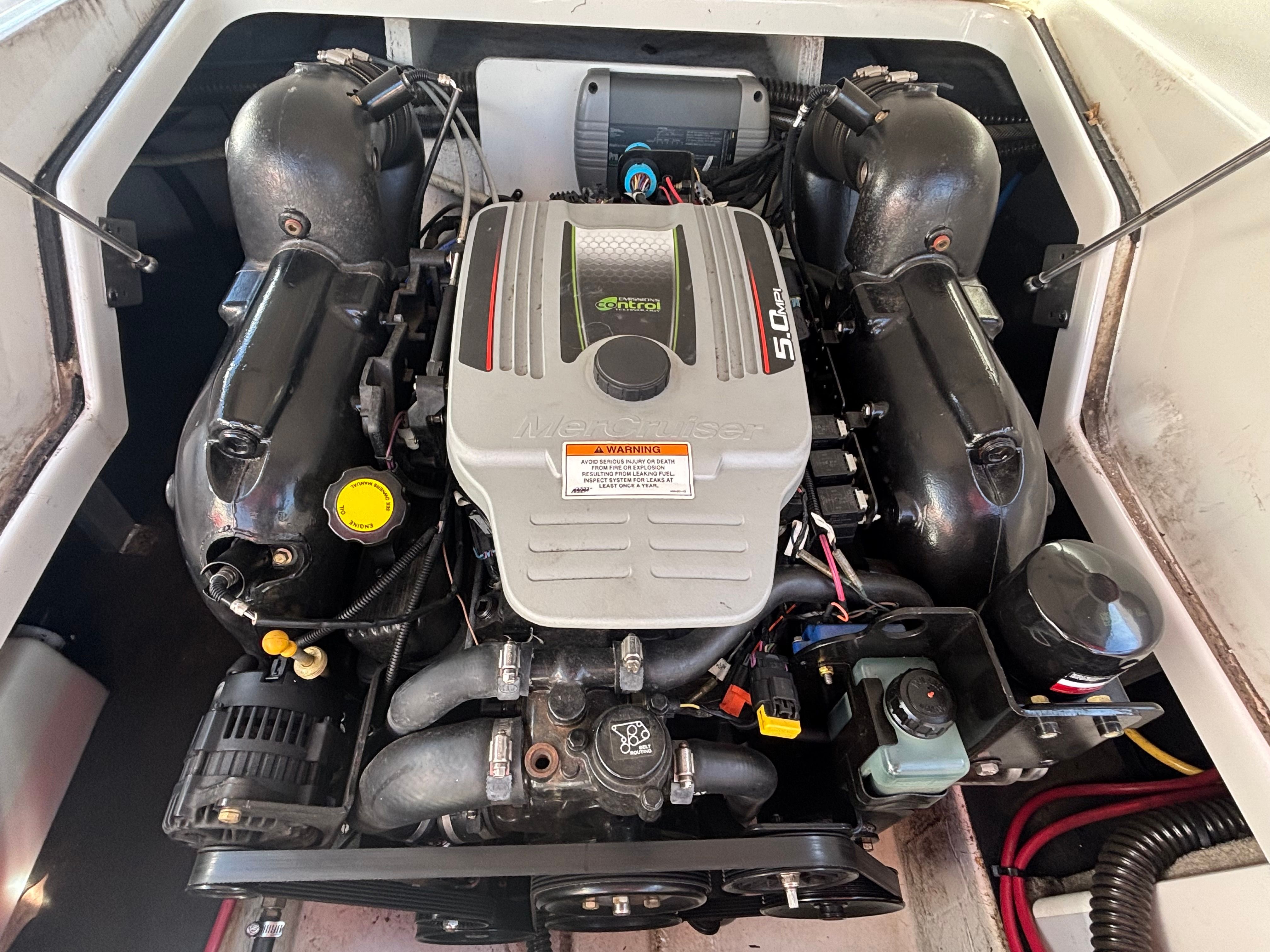 2014 CROWNLINE E2 - Image 20