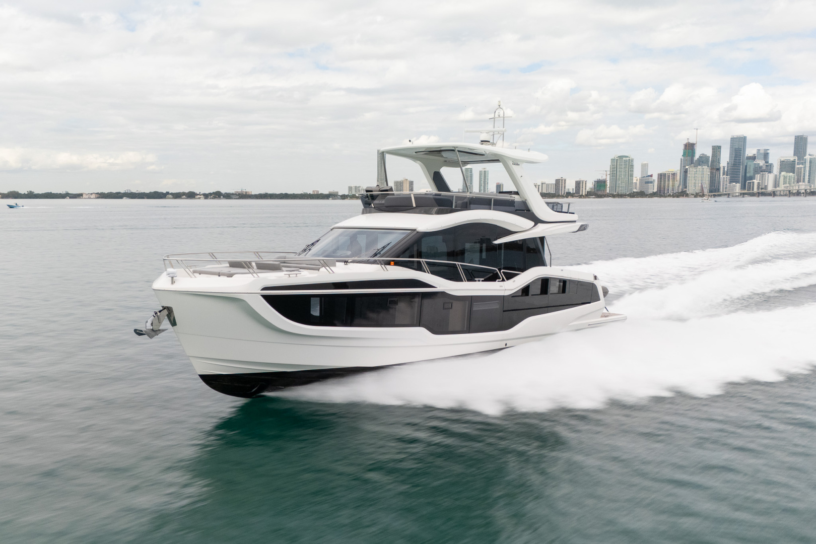 2025 Galeon 560 FLY - Image 10