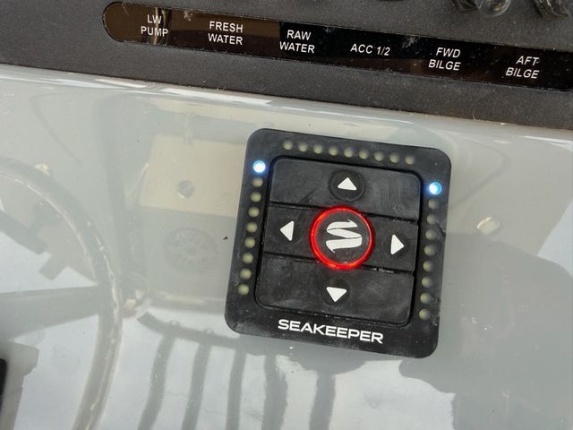 2027 Cobia 245 Center Console - 25