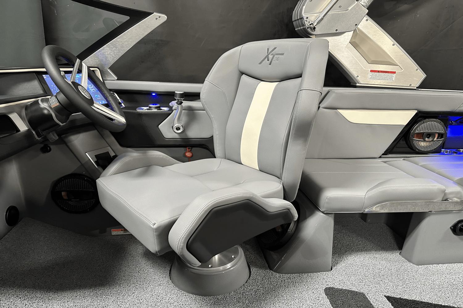 2025 MasterCraft XT24 - 92