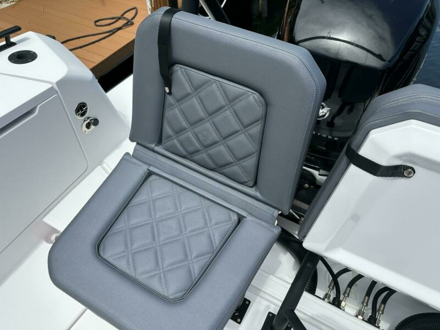 2021 Axopar 37 XC Cross Cabin Brabus - Image 7
