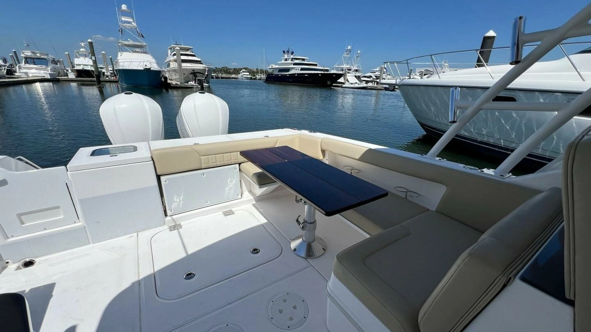 2019 Everglades 340 Dual Console - Image 20