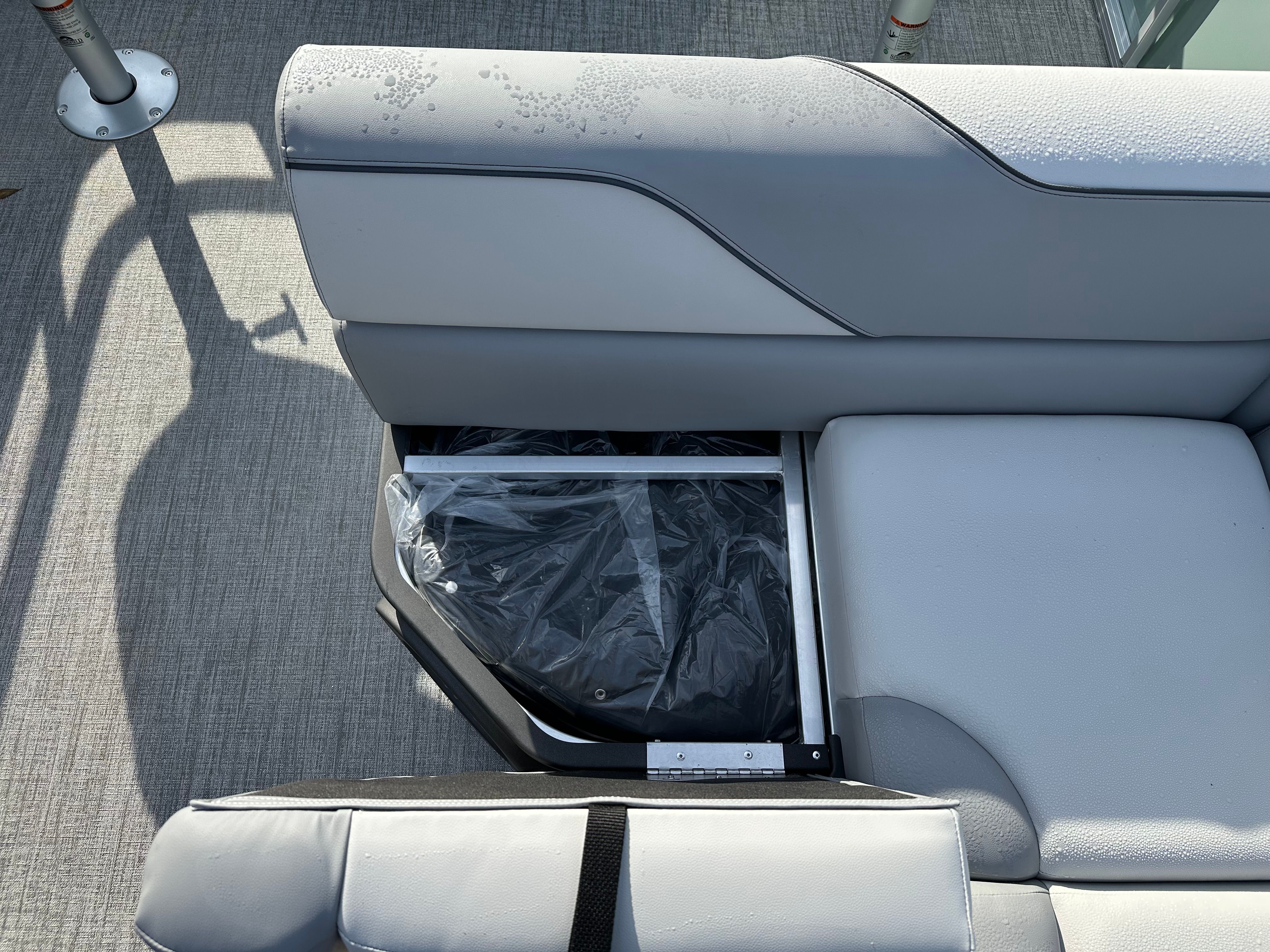 2026 Avalon Venture 85 Rear Fish - 21' - 29