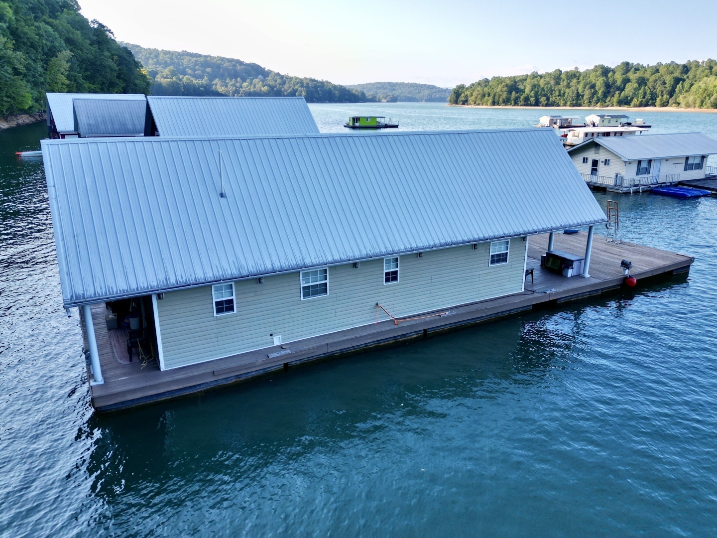 2006 Custom 20 x 43 Floating Cabin - Approx 812sqft - Image 7
