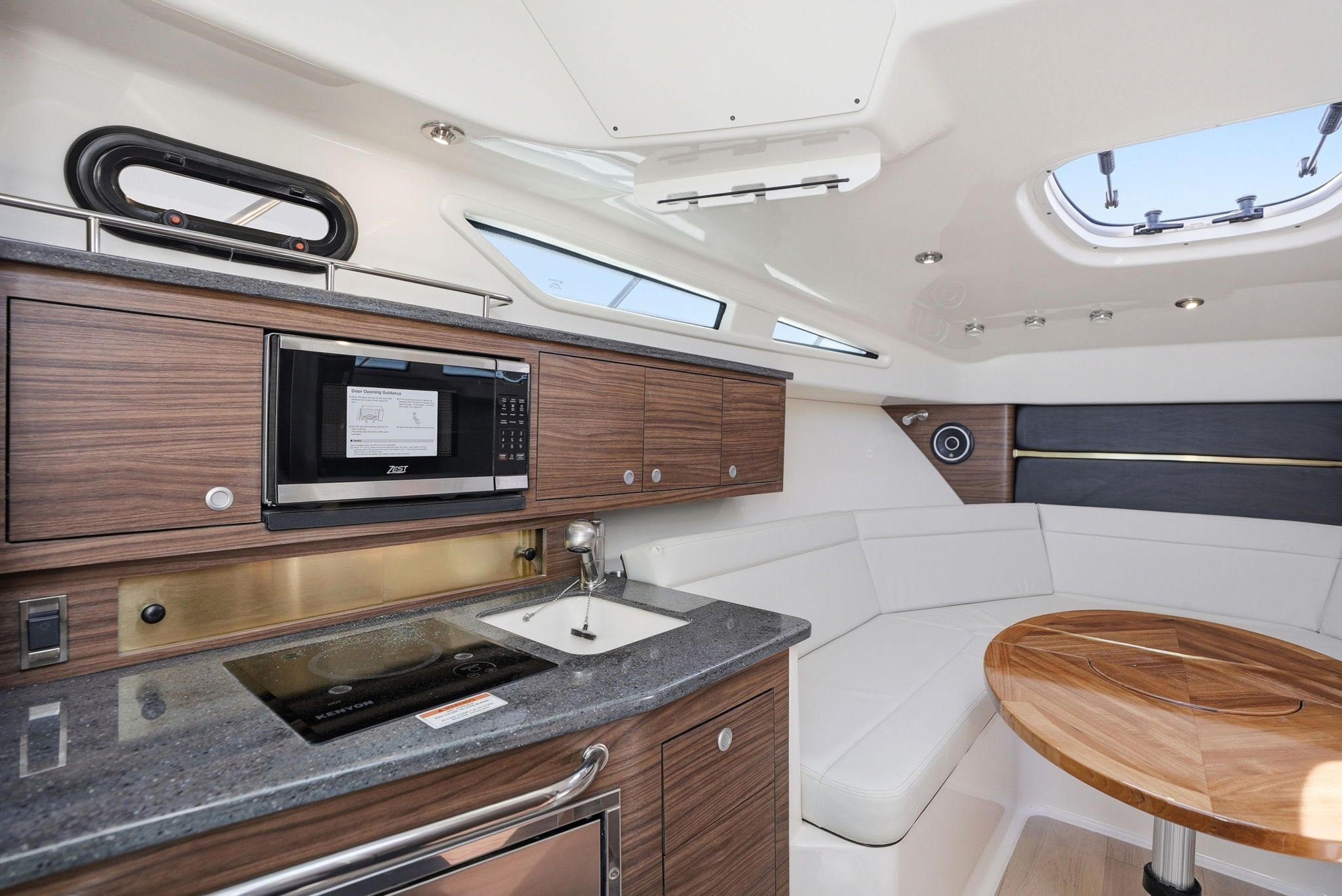2026 Boston Whaler 325 Conquest - 28