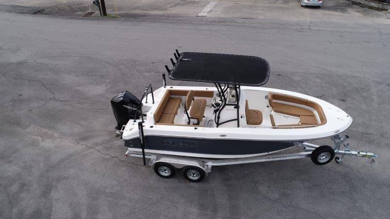 2025 Robalo R202 Explorer - 9