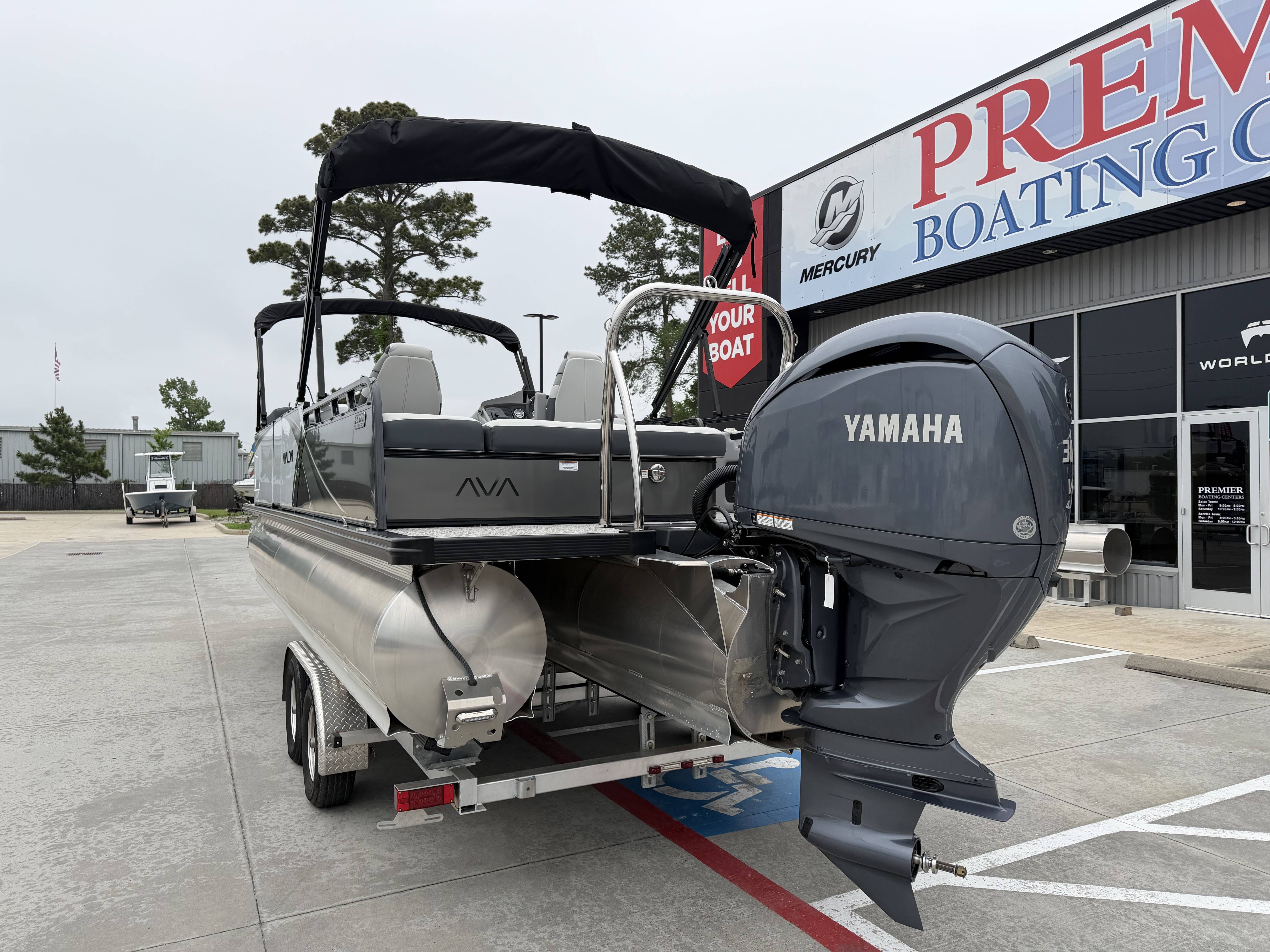2025 Avalon LSZ Versatile Rear Bench - 25' - 10