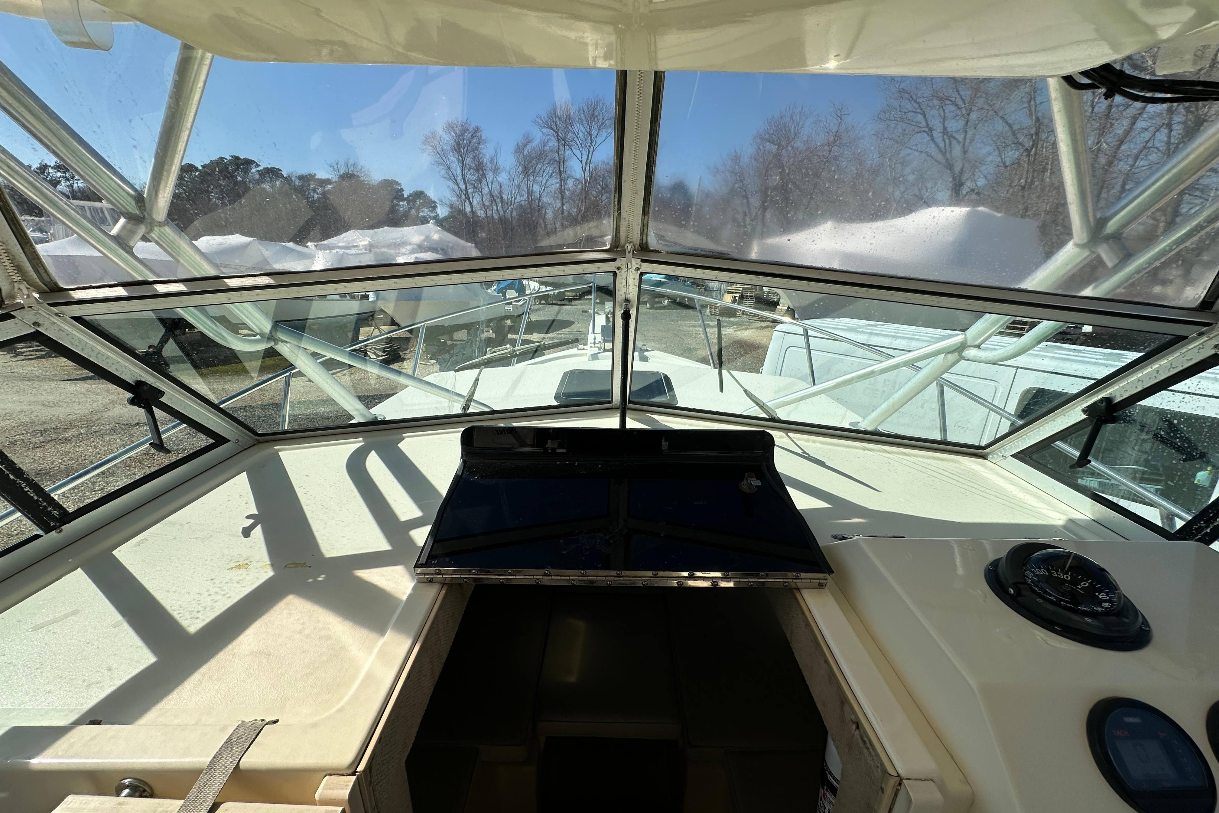 2001 Parker 2510 Deep Vee Walkaround boat interior view with clear windshield.