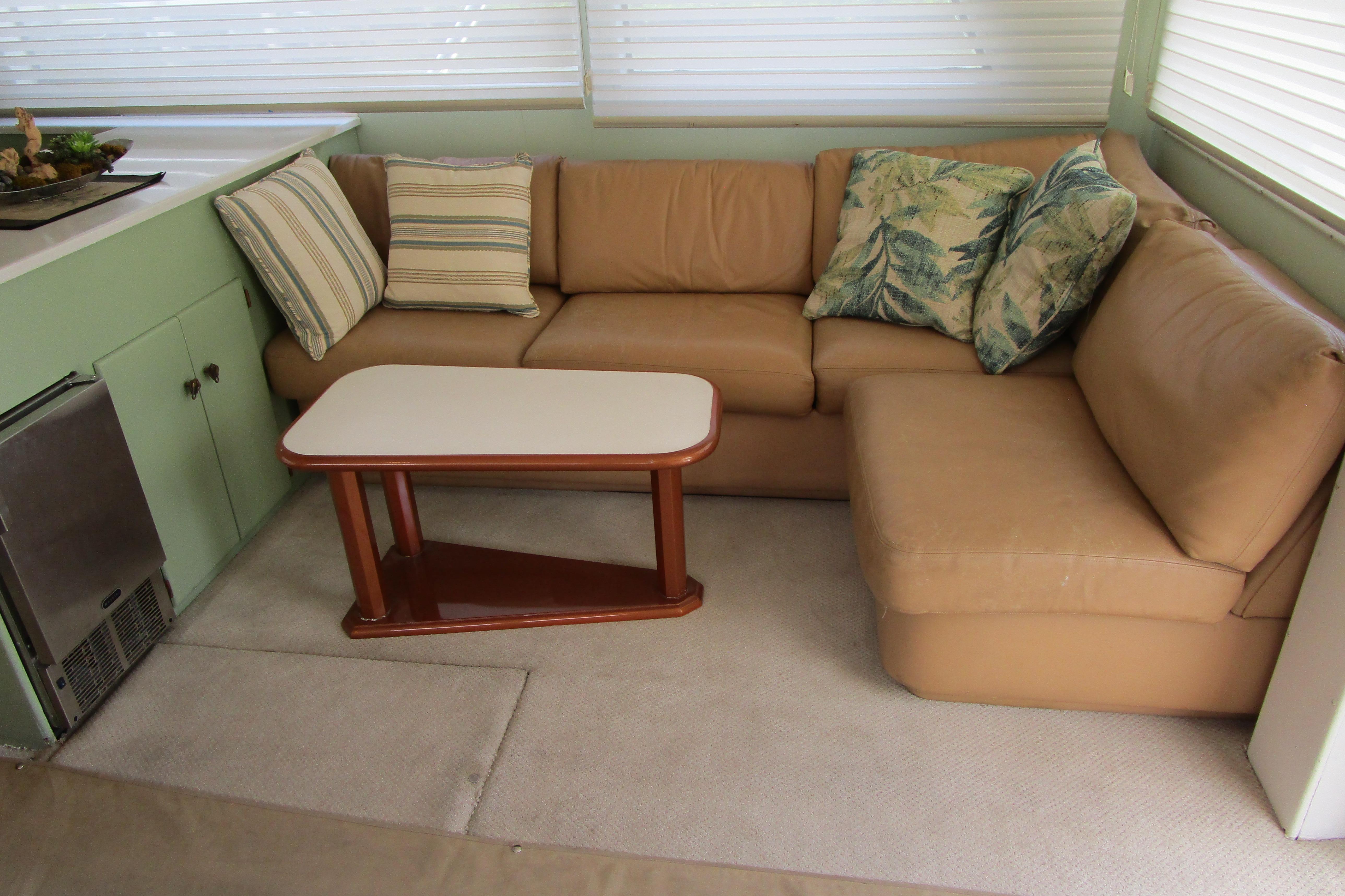 Salon Settee