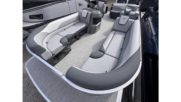 2025 Tahoe Pontoon LTZ Cruise with spacious seating and modern design.