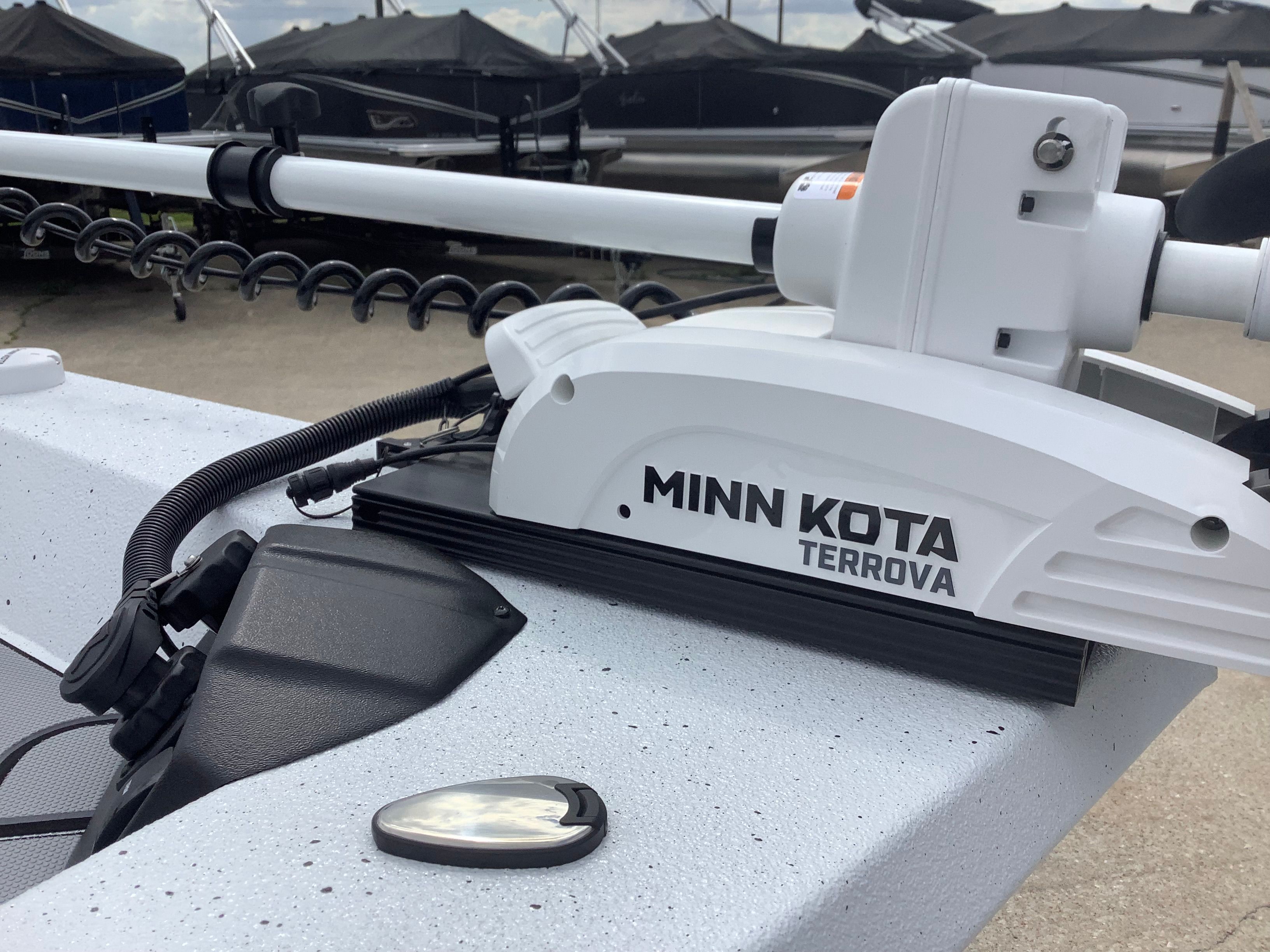 Minn Kota Terrova mounted on Xpress H22B Bay 2026 boat.