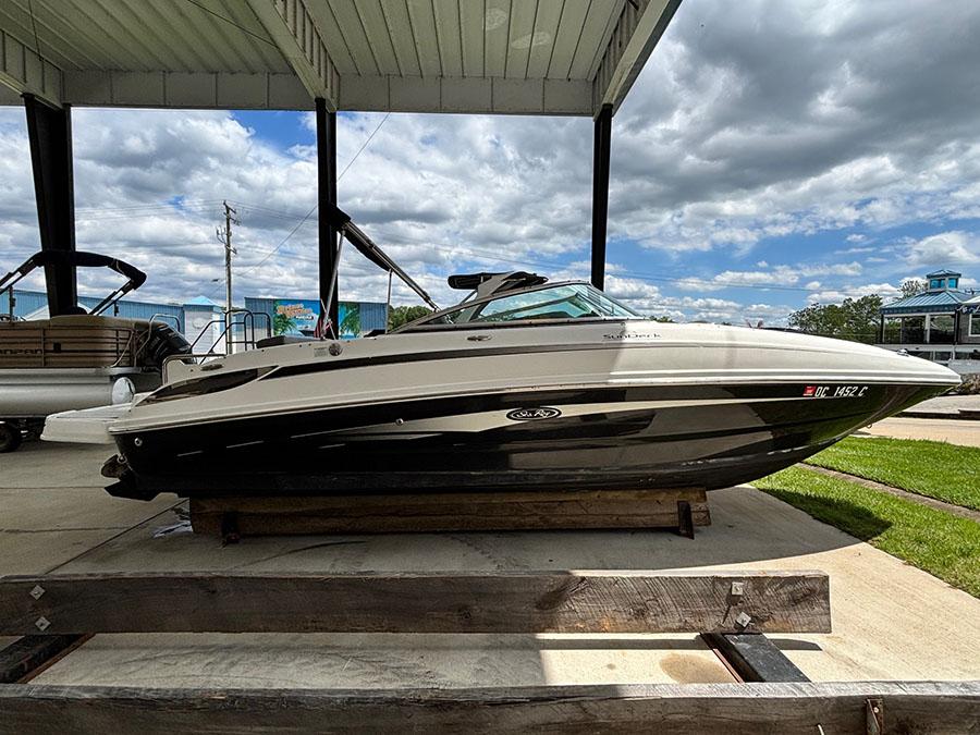 2011 Sea Ray 240 Sundeck