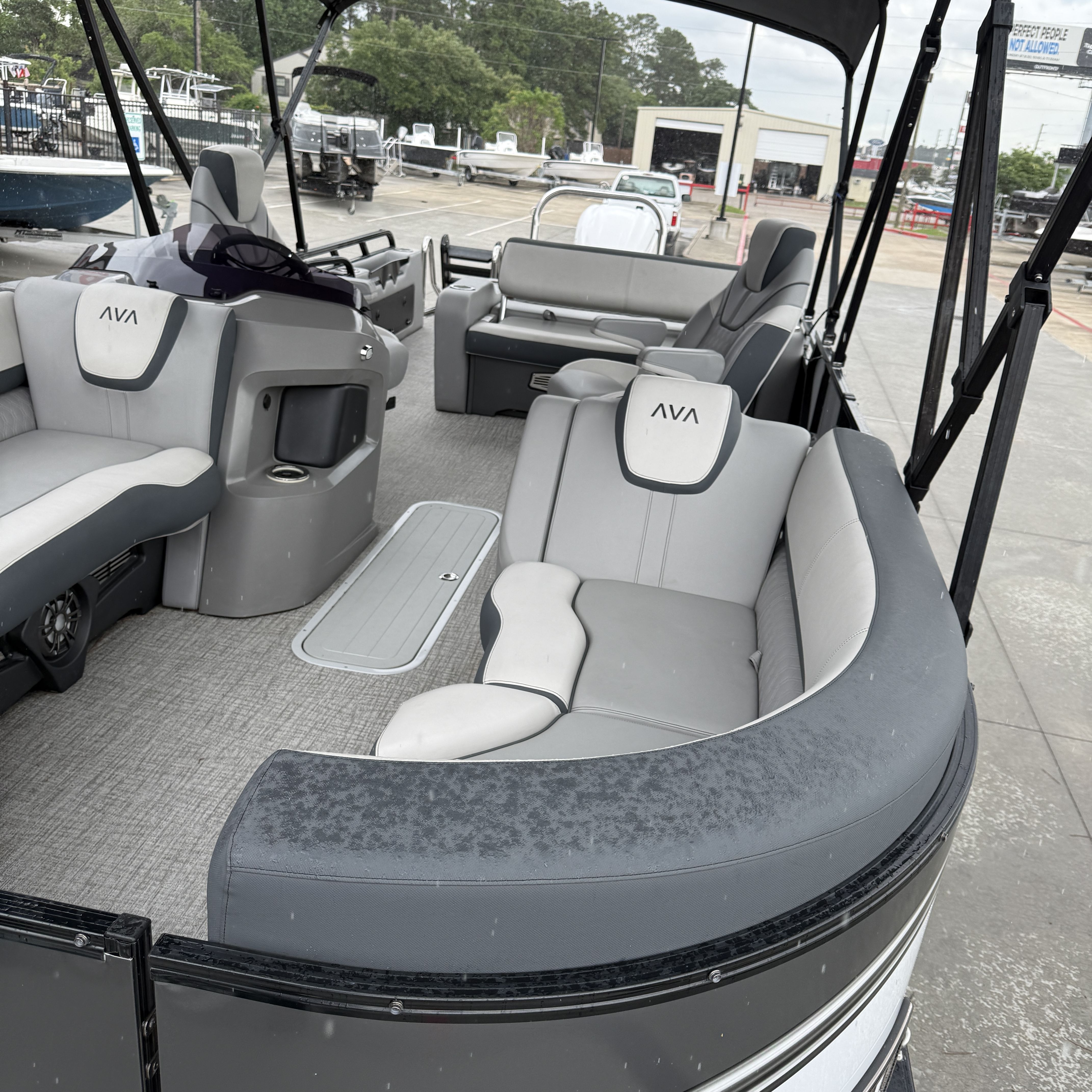 2025 Avalon Catalina Versatile Rear Bench - 23' - 9