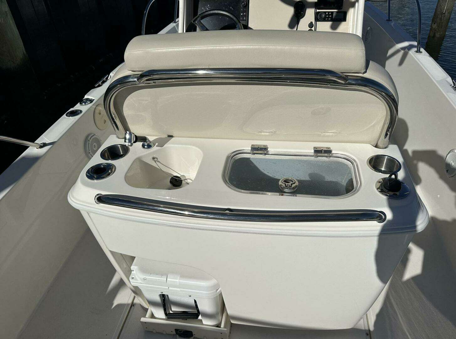 2022 Boston Whaler 270 Dauntless - Image 14