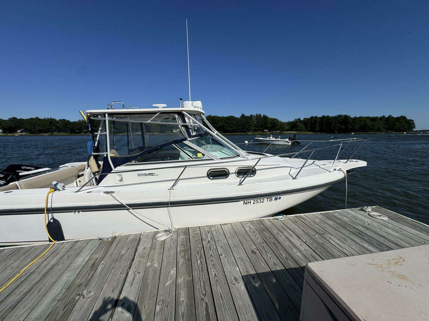1999 Boston Whaler 28 Conquest - Image 7