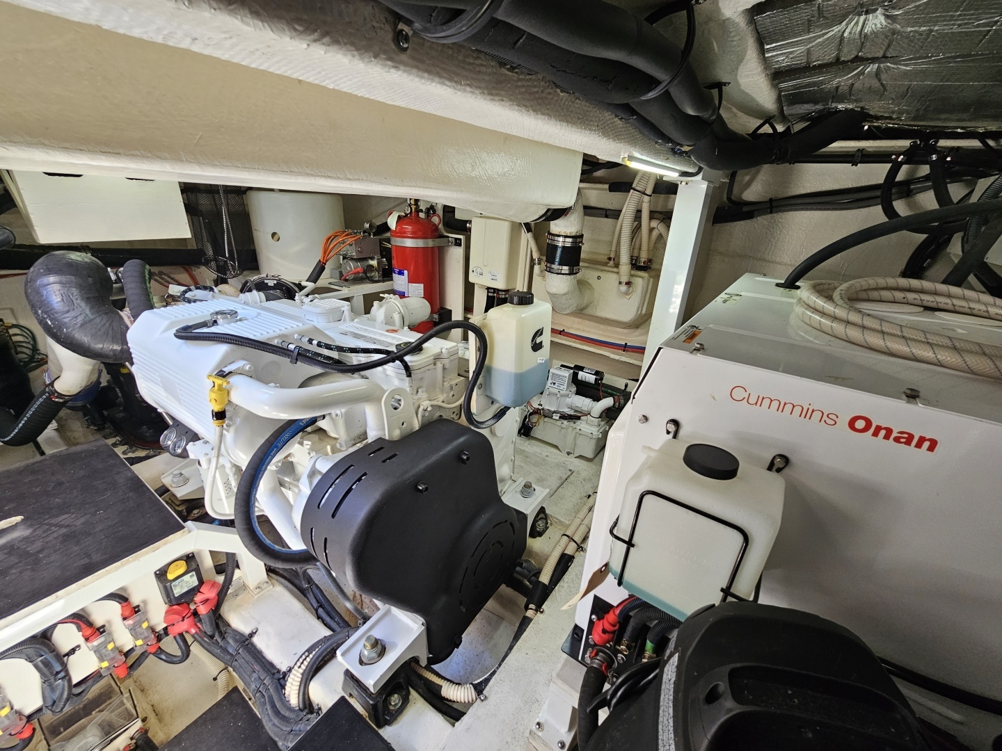 2019 Sea Ray 520 Sundancer - Image 49