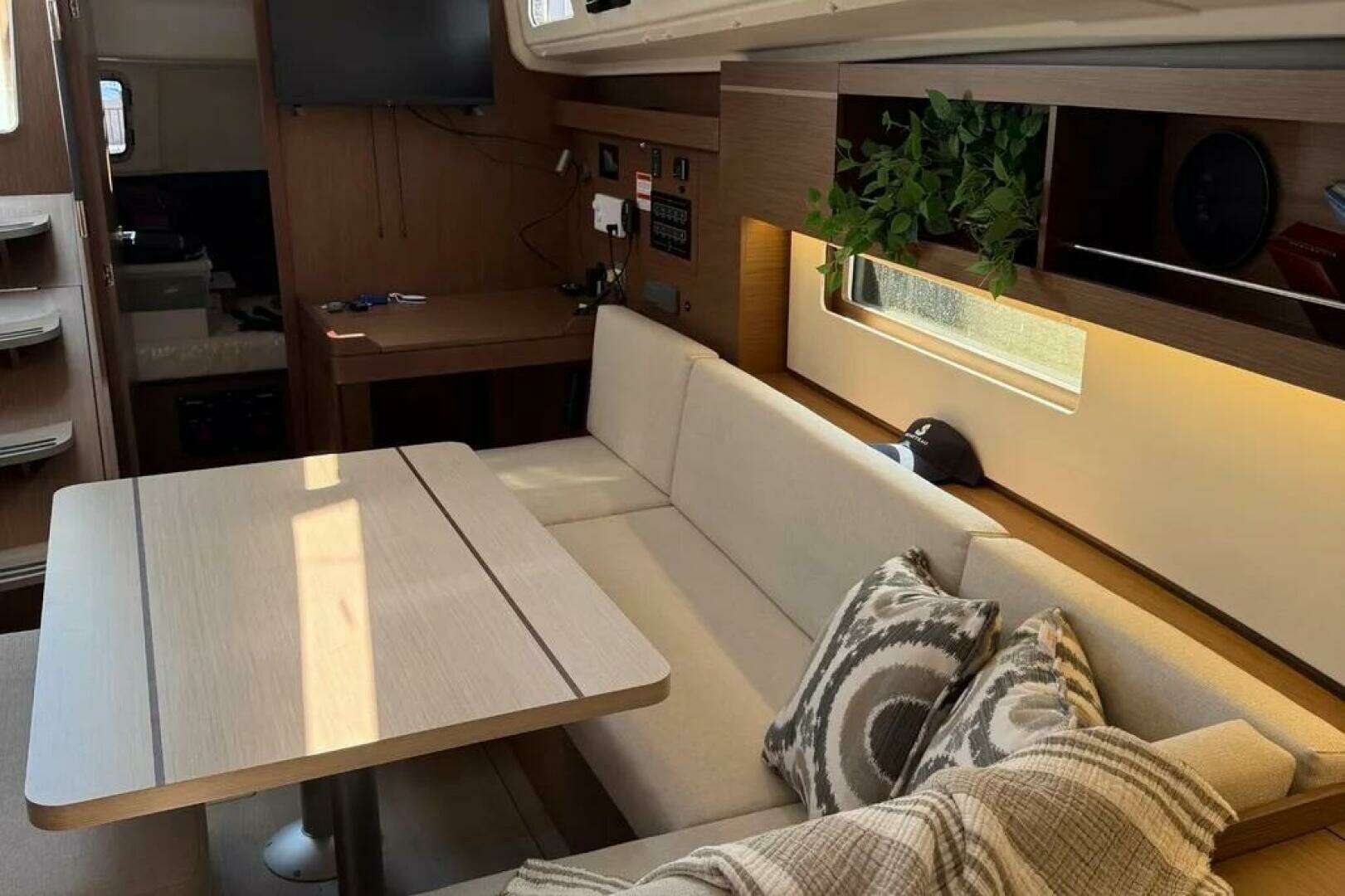2022 Beneteau Oceanis 40.1 - Image 14