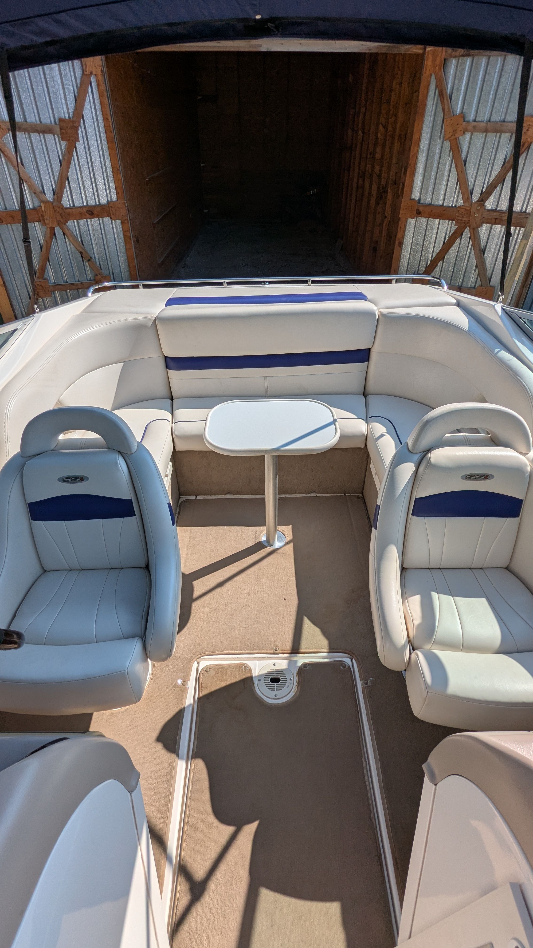 The image shows the cockpit of a 2000 Chaparral 240 SSi with white and blue seating.