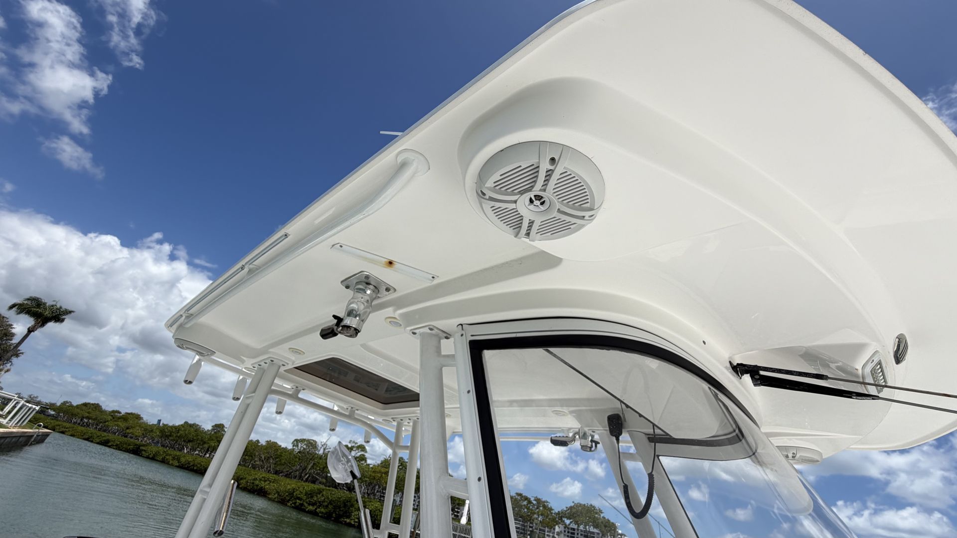 2017 Edgewater 320 CC - 18
