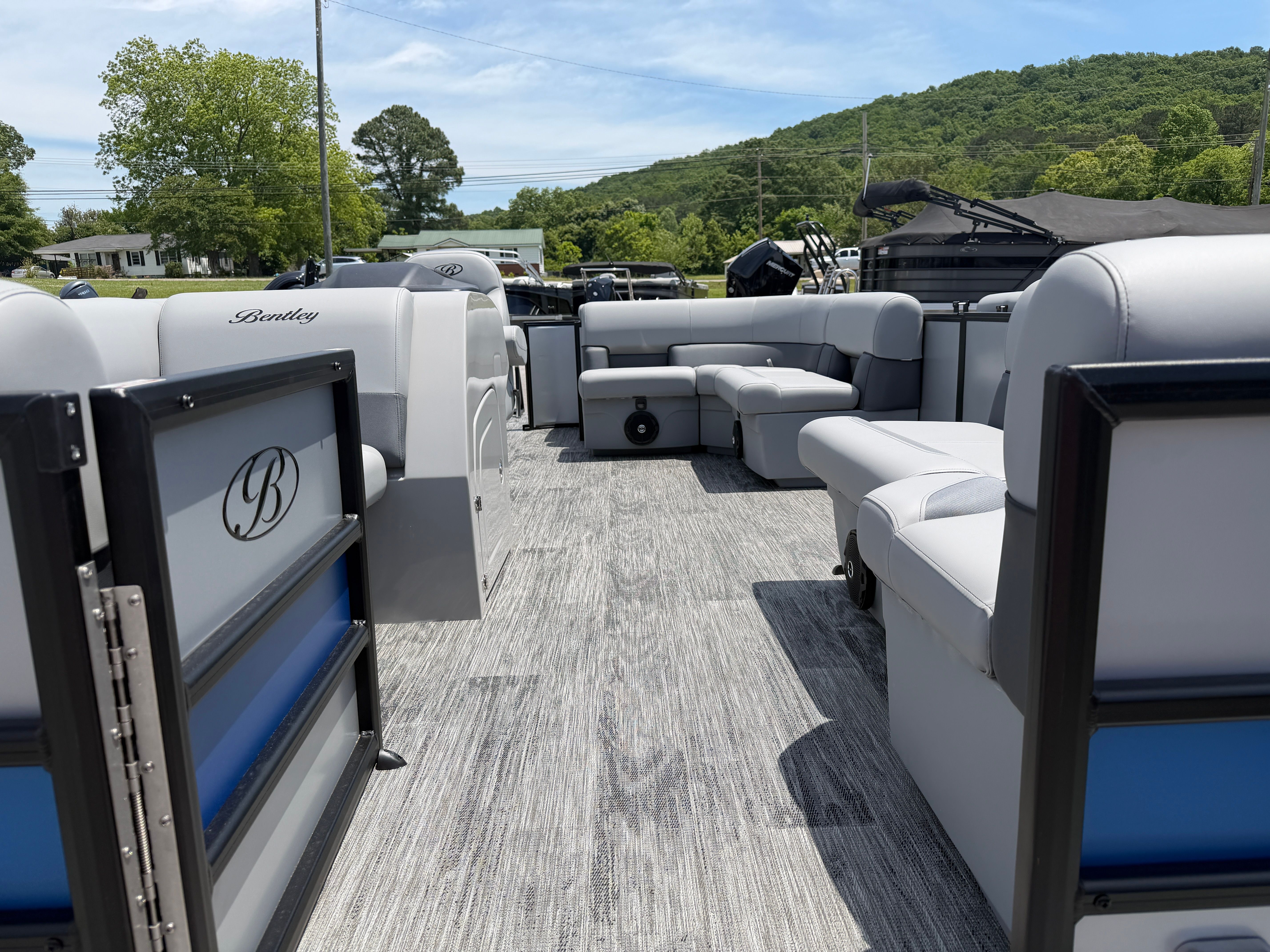 2026 Bentley Pontoons Legacy 200 Cruise - 2