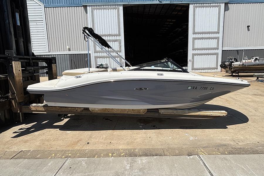 2018 Sea Ray SPX 190