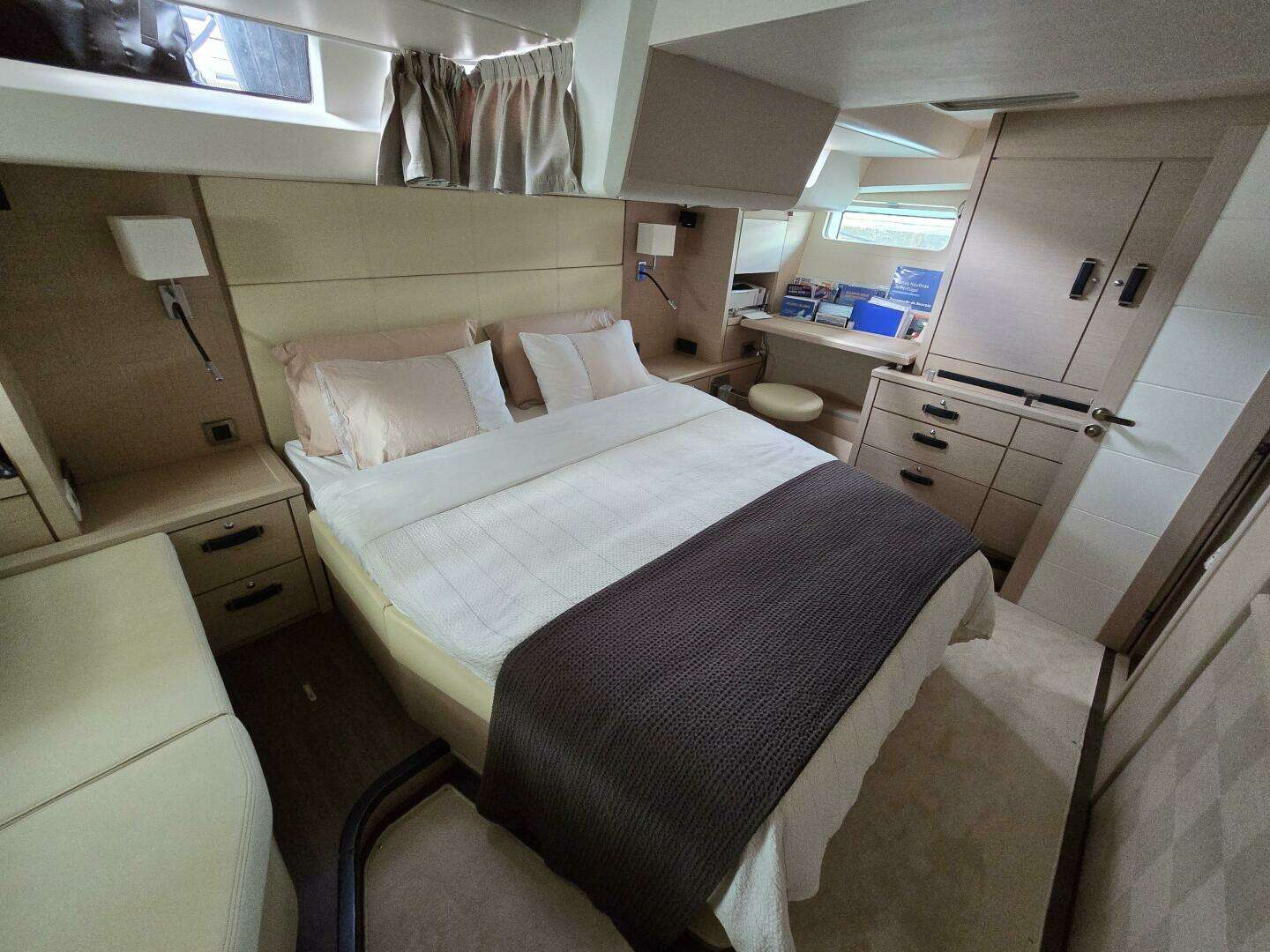 2023 Jeanneau 65 - Image 16