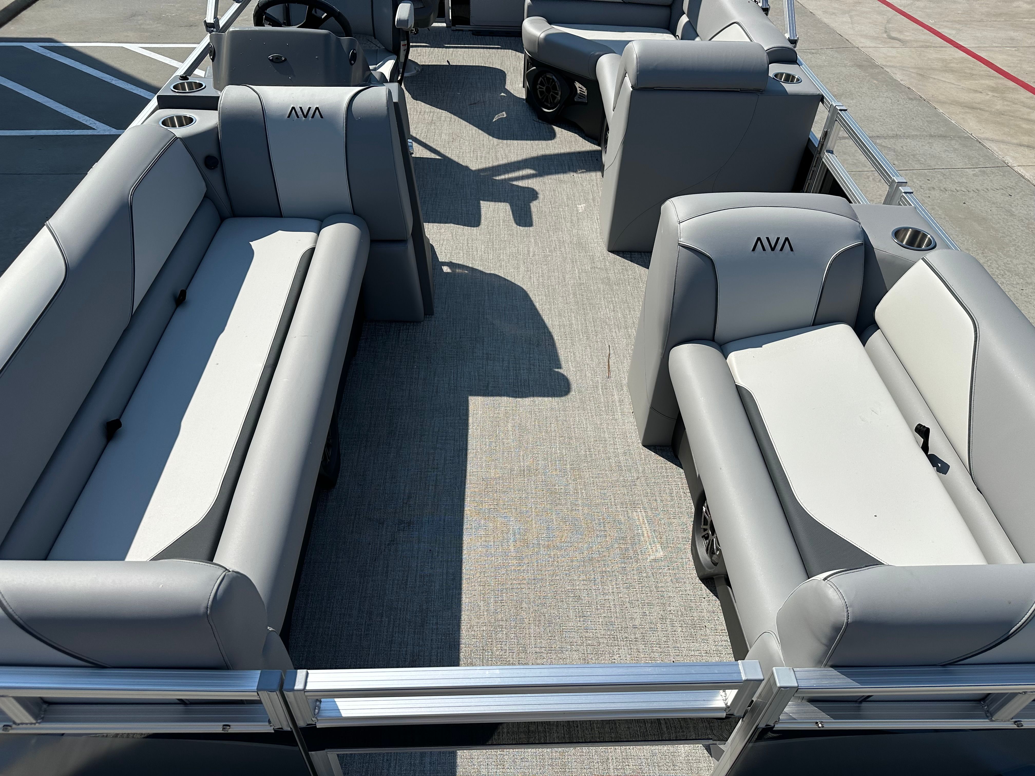 2025 Avalon Venture Rear Fish - 21' - 11