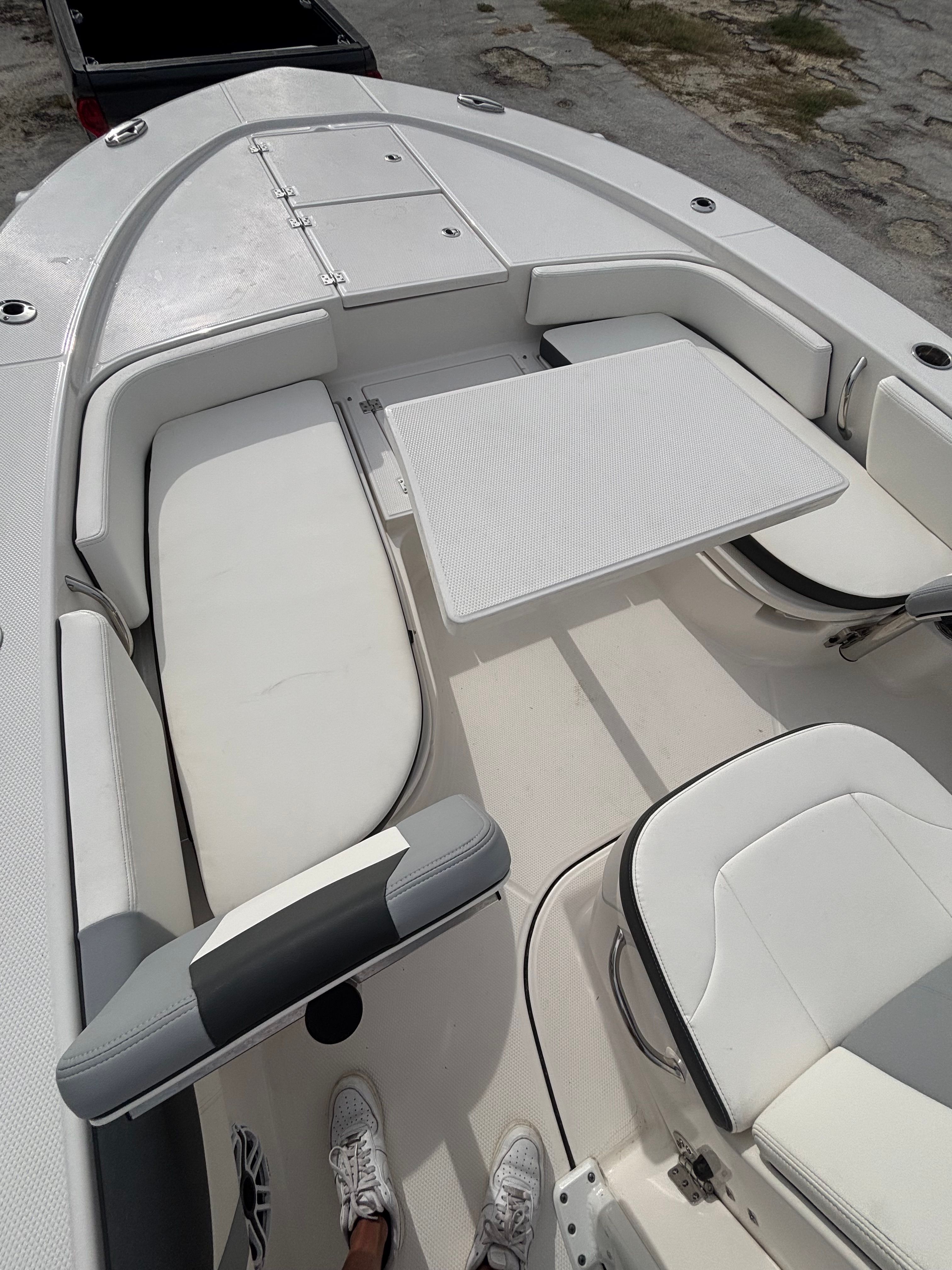 2024 Robalo CAYMAN - 28