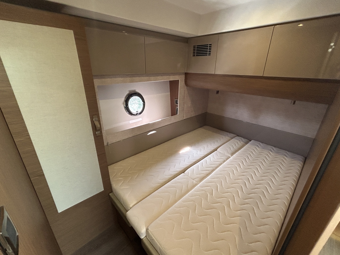 2018 Beneteau 50 GRAN TURISMO - Image 31