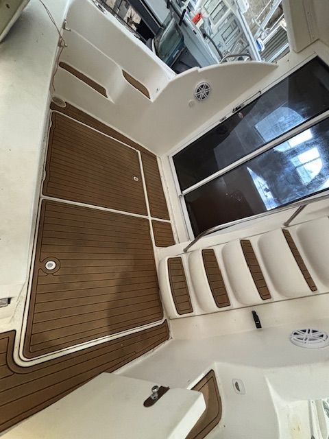 The image shows the cockpit of a 2004 Meridian 341 Sedan with wood flooring and stairs.