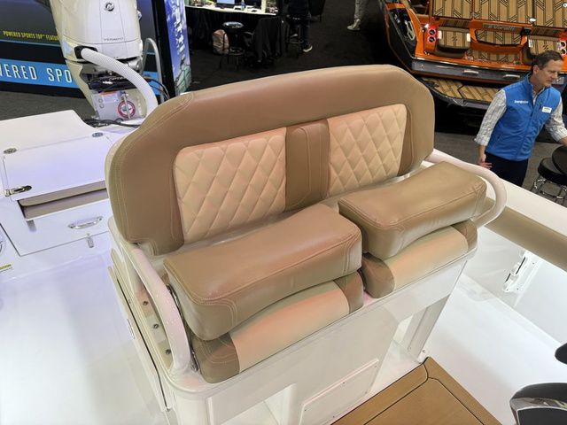 2026 Everglades 253 Center Console - 16