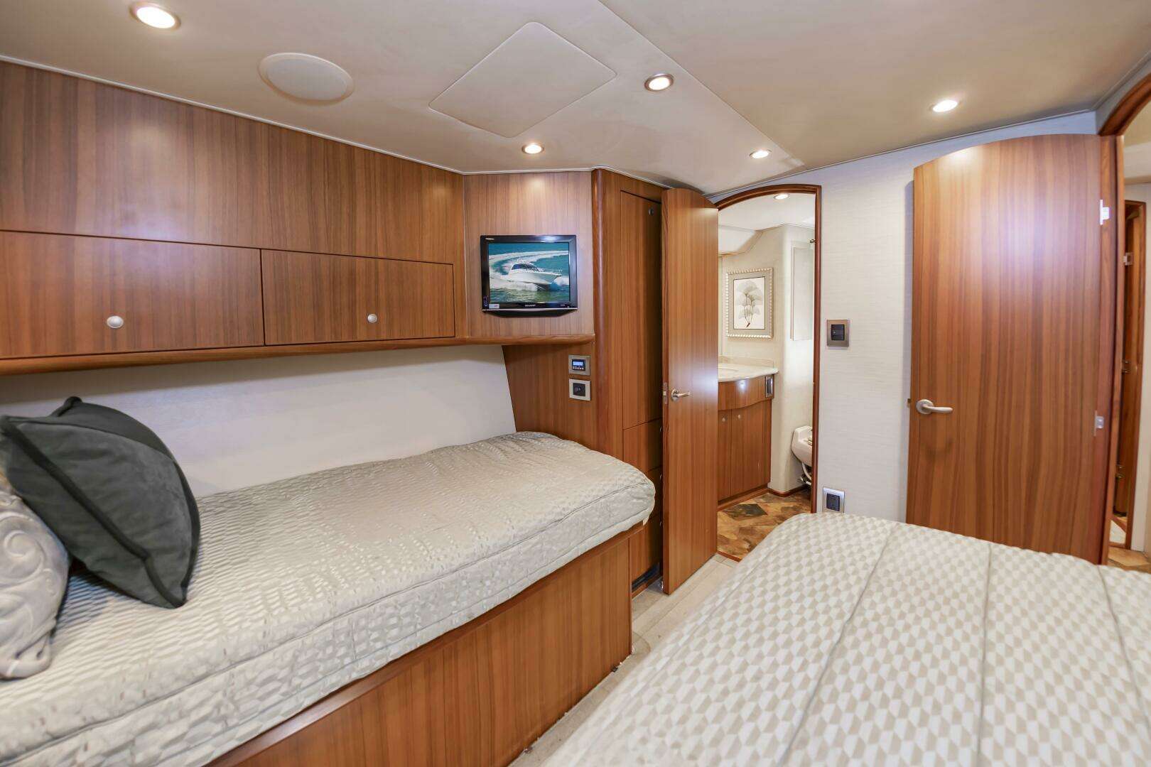 2010 Viking 52 Sport Coupe - Image 35